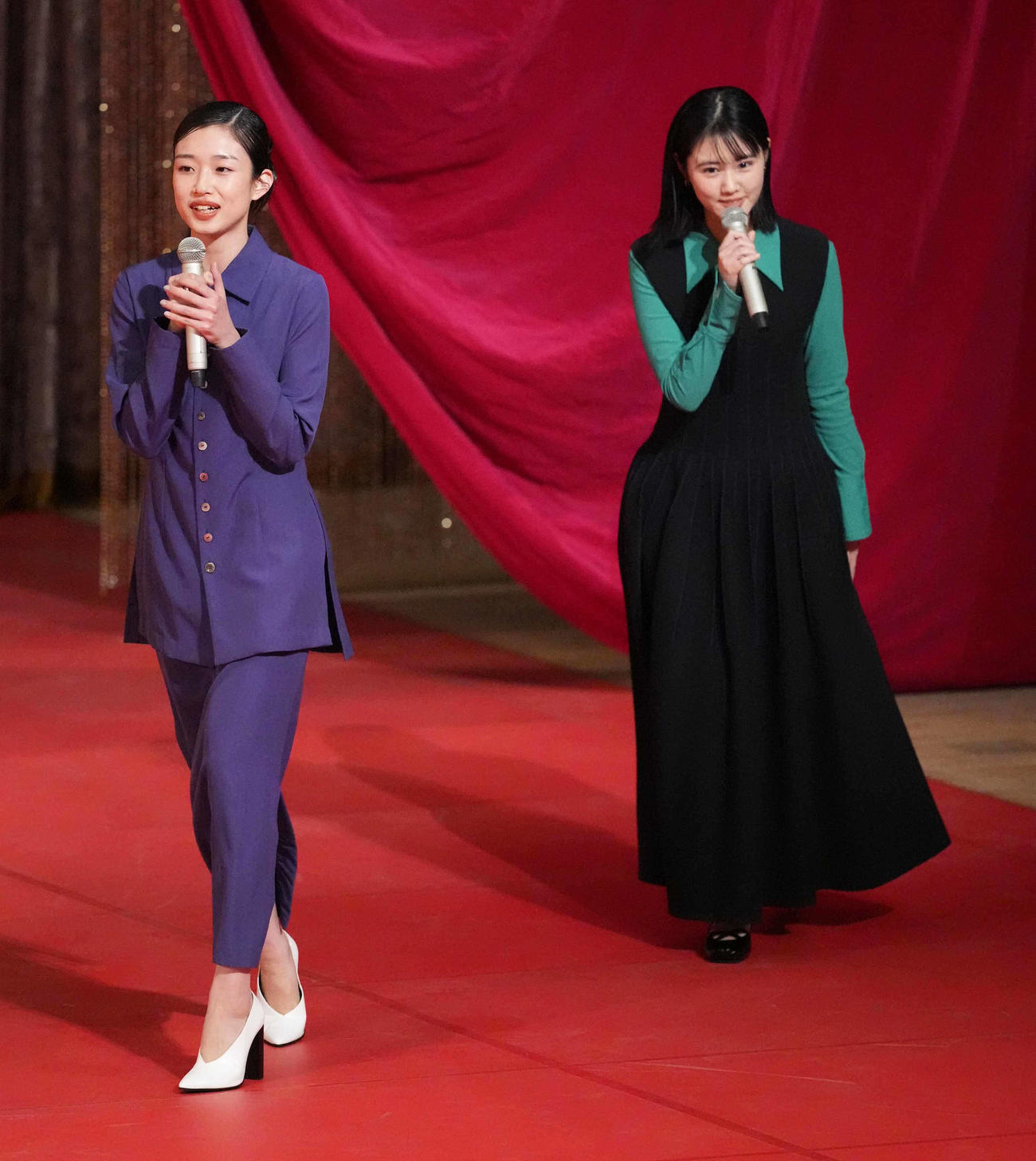 NHK連続テレビ小説「あんぱん」プレトークショーに臨む河合優実（左）と原菜乃華（撮影・小沢裕）