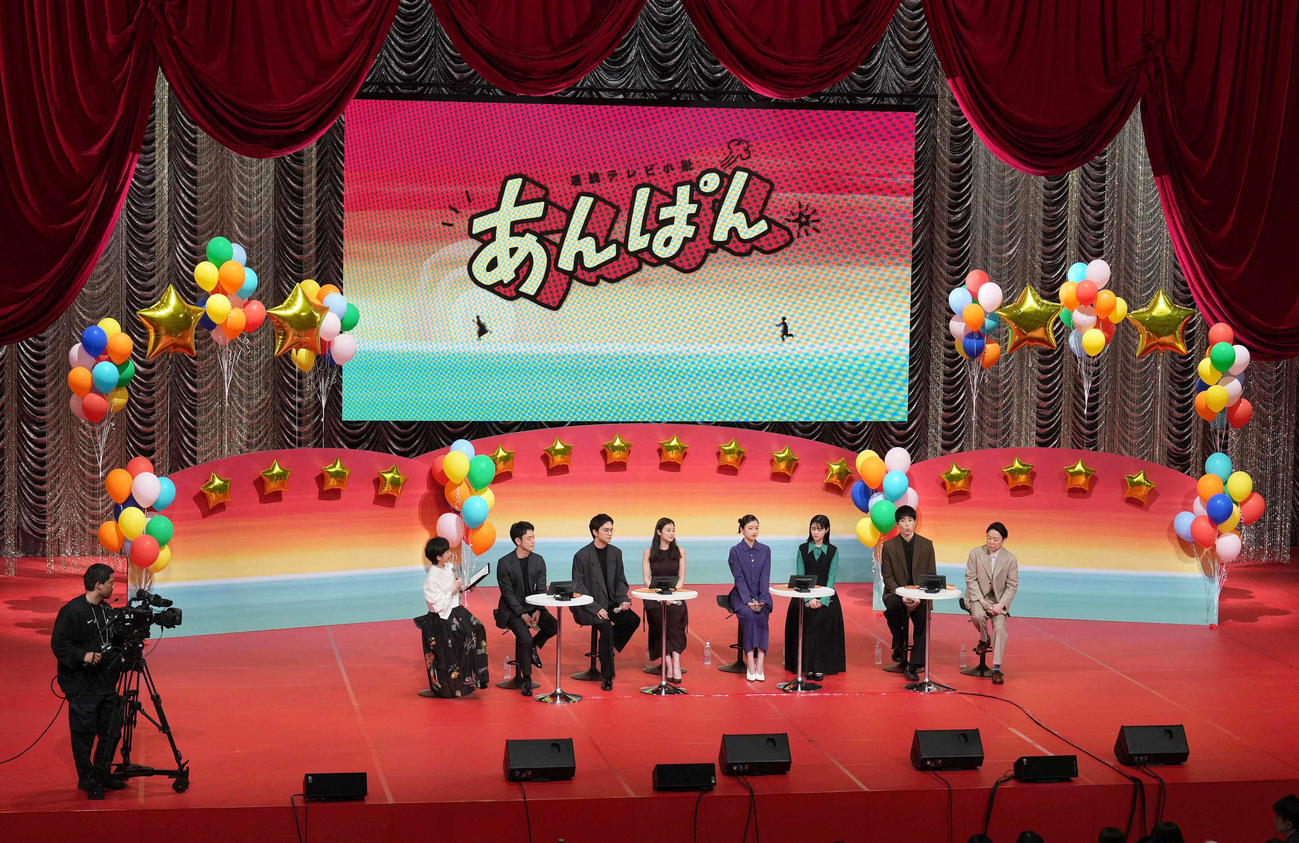 アンパンマン世界を再現したセットで行われたNHK連続テレビ小説「あんぱん」プレトークショー（撮影・小沢裕）