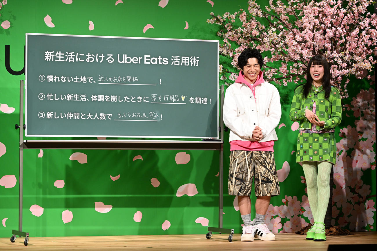 Uber Eatsの新CM発表会に登場した中尾明慶と仲里依紗（撮影・千葉一成）