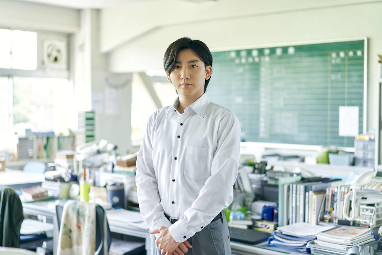 映画「見える子ちゃん」で教師役を演じる京本大我