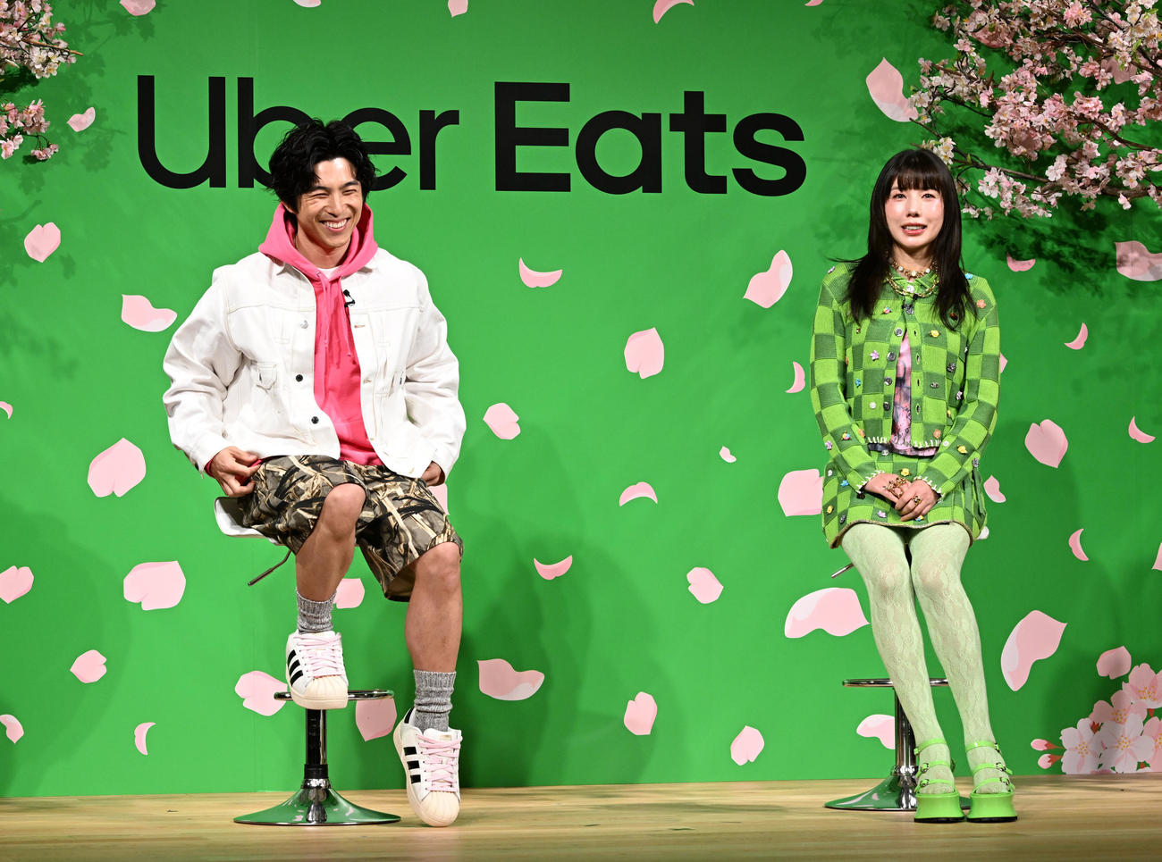 Uber Eatsの新CM発表会に登場した中尾明慶と仲里依紗（撮影・千葉一成）