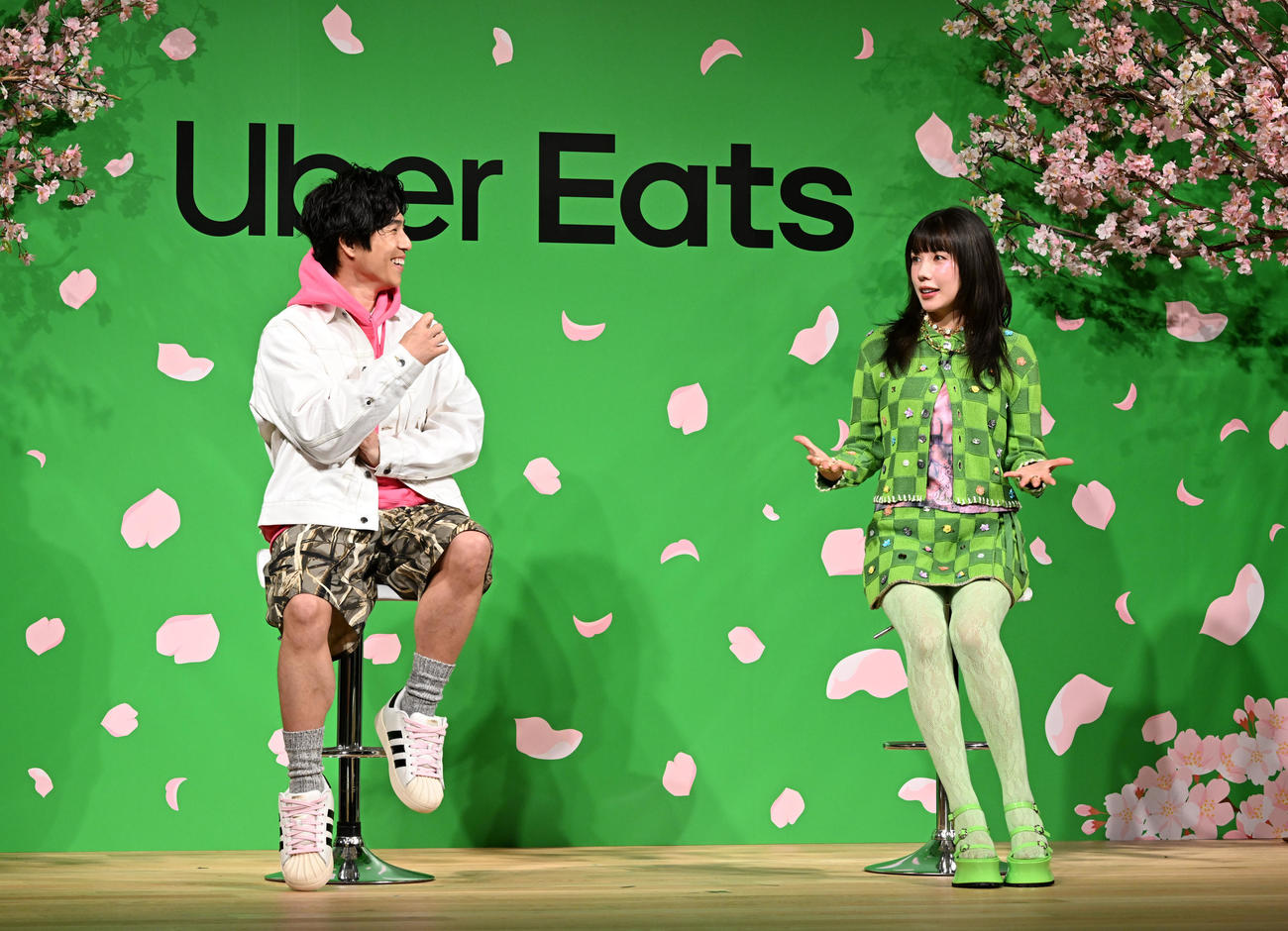 Uber Eatsの新CM発表会に登場した中尾明慶と仲里依紗（撮影・千葉一成）