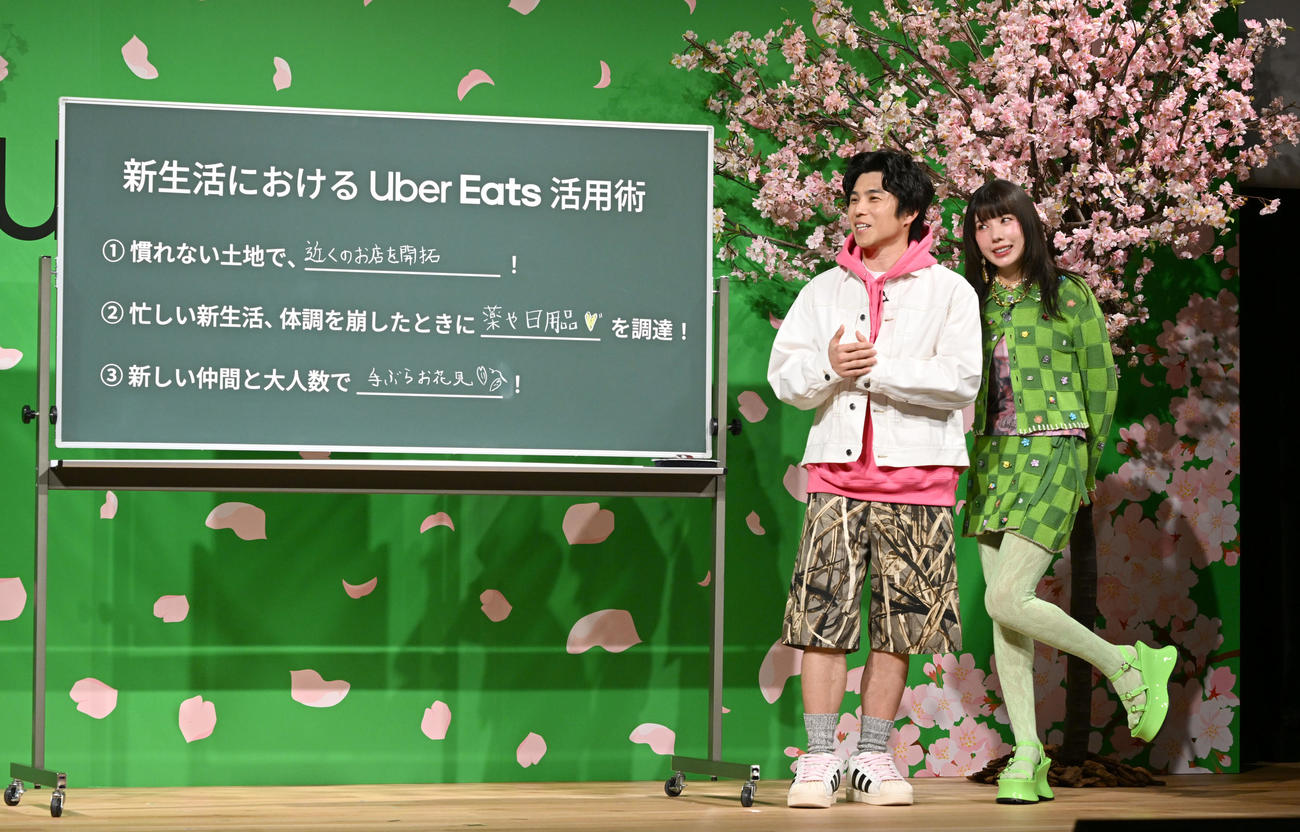 Uber Eatsの新CM発表会に登場した中尾明慶と仲里依紗（撮影・千葉一成）