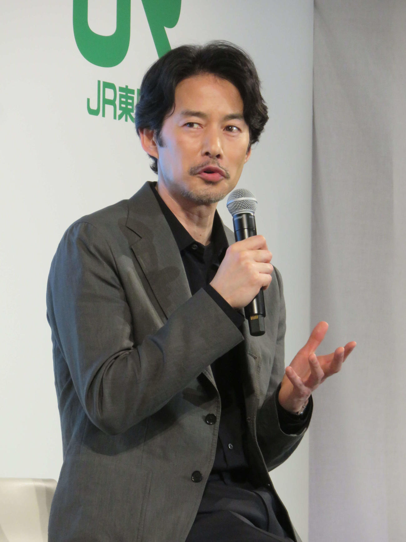 「大人の休日〓（人ベンに貝の目が組のツクリ）楽部」プレス発表会に出席した竹野内豊