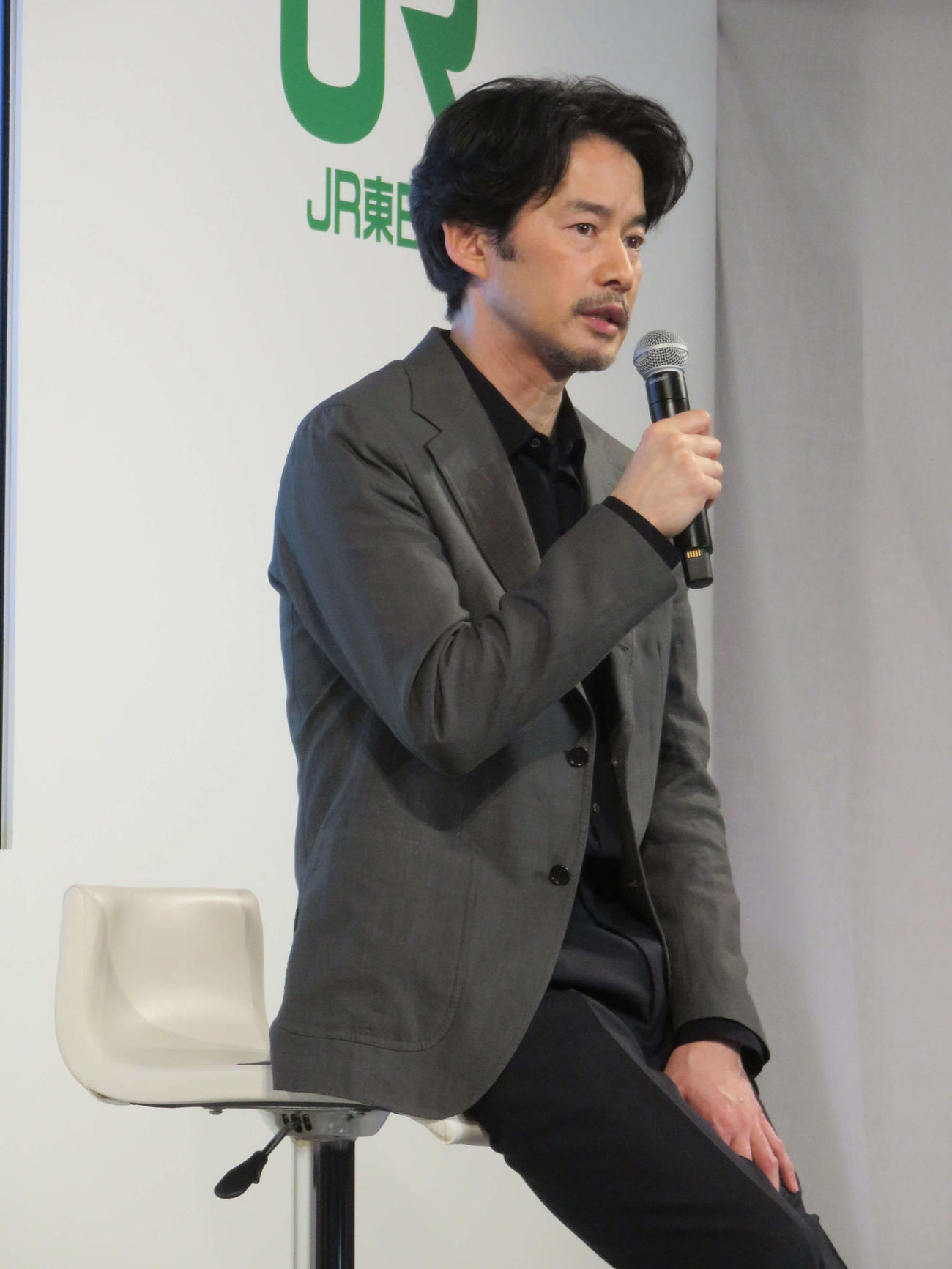 「大人の休日〓（人ベンに貝の目が組のツクリ）楽部」プレス発表会に出席した竹野内豊