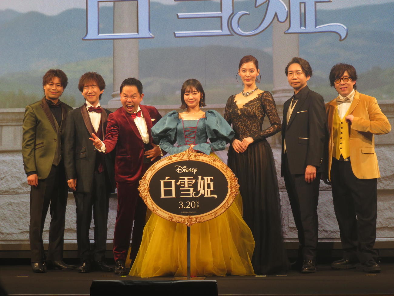 ディズニー映画「白雪姫」のスペシャル・ミュージカル・イベントに登壇した、左から浪川大輔、平川大輔、津田篤宏、吉柳咲良、月城かなと、諏訪部順一、日野聡