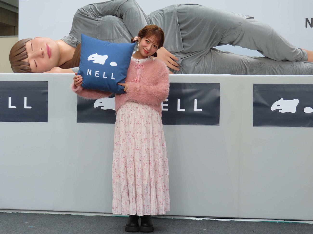 「巨人と添い寝展by NELL」の発表会に出席した辻希美