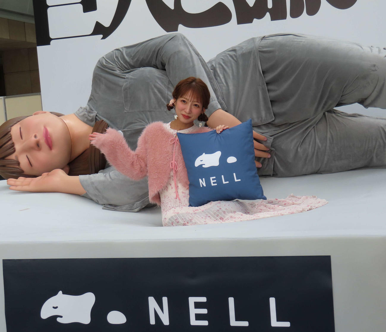 「巨人と添い寝展by NELL」の発表会に出席した辻希美