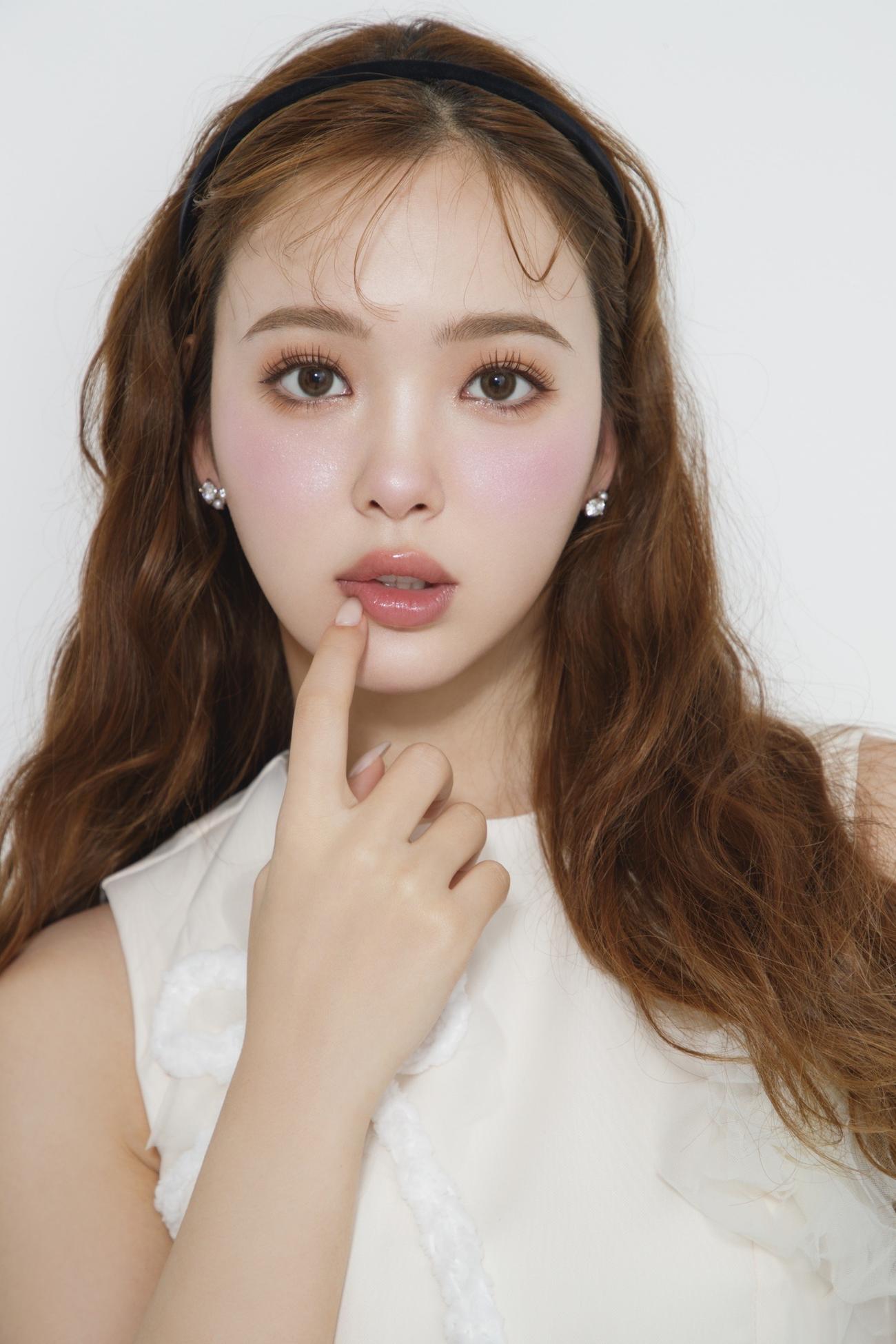 藤田ニコル初の美容本「私が垢抜けた82の方法」内のワンカット（C）菊地泰久／講談社