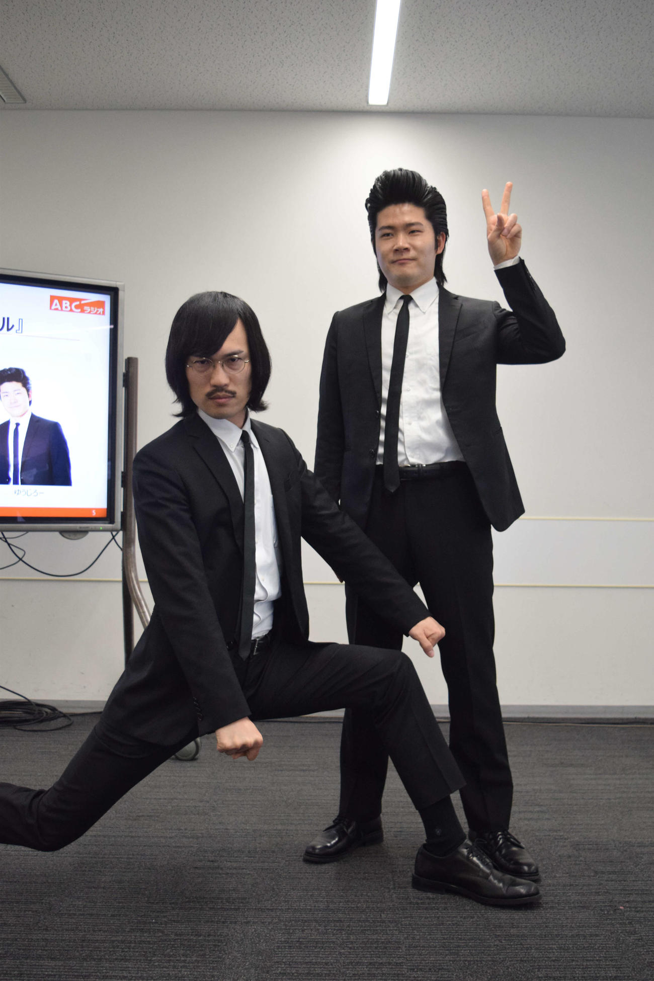 ABCラジオ「ジョックロックのミッドナイトフットボール」で初レギュラー番組をもつことになったジョックロック福本ユウショウ（左）とゆうじろー（撮影・阪口孝志）