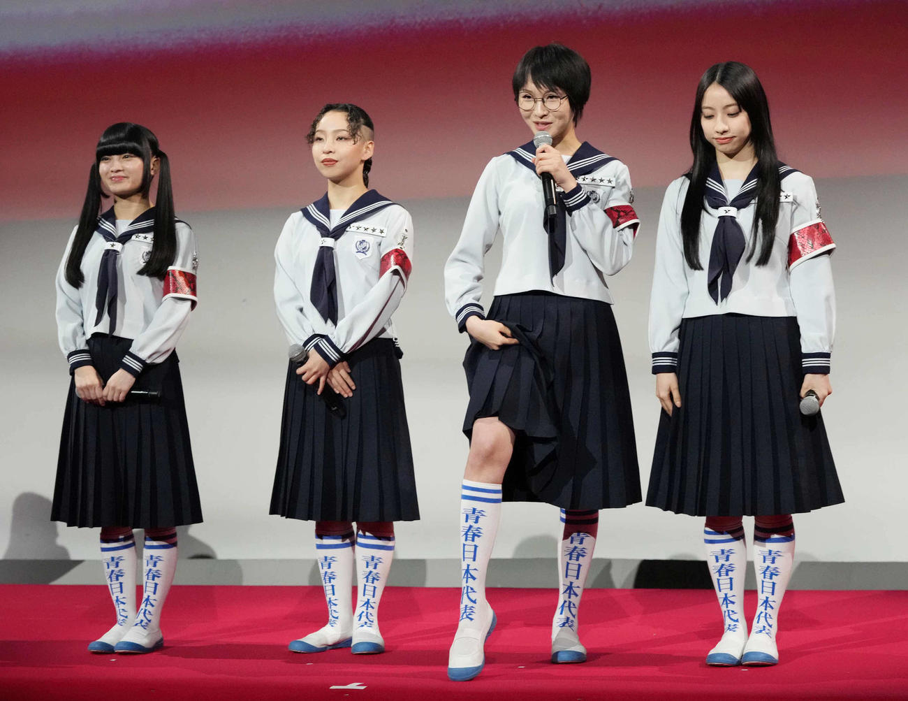 「MUSIC AWARDS JAPAN」エントリー作品発表会に臨む、左から新しい学校のリーダーズの、MIZYU、RIN、SUZUKA、KANON（撮影・小沢裕）