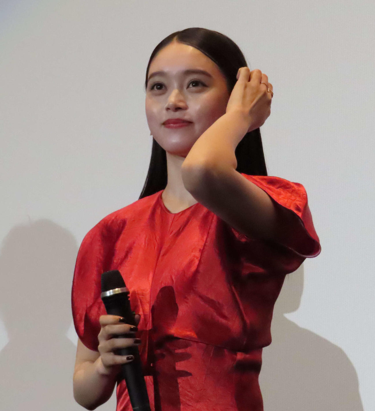 初の単独主演映画「ゴーストキラー」完成披露舞台あいさつに出席した高石あかり