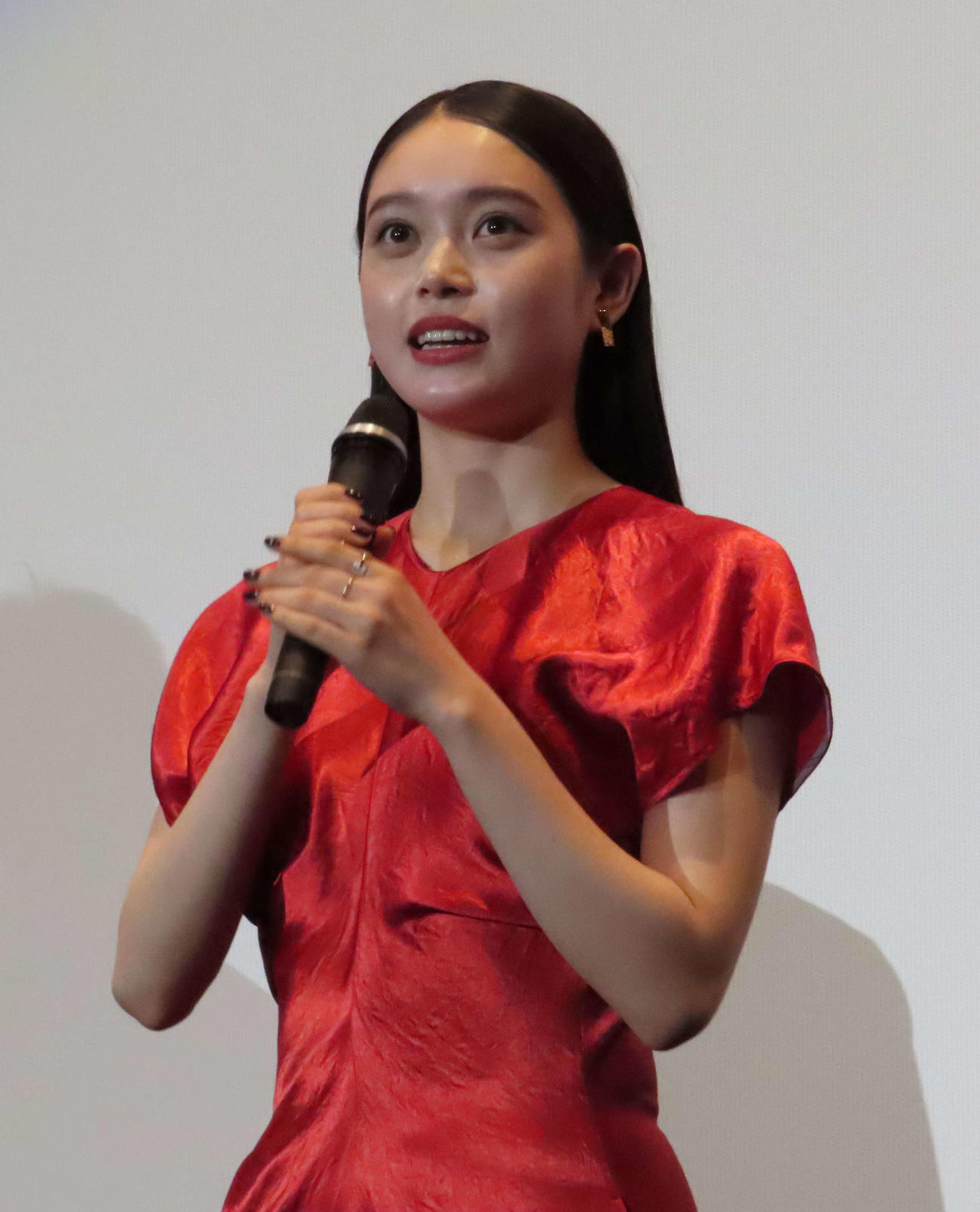 初の単独主演映画「ゴーストキラー」完成披露舞台あいさつに出席した高石あかり