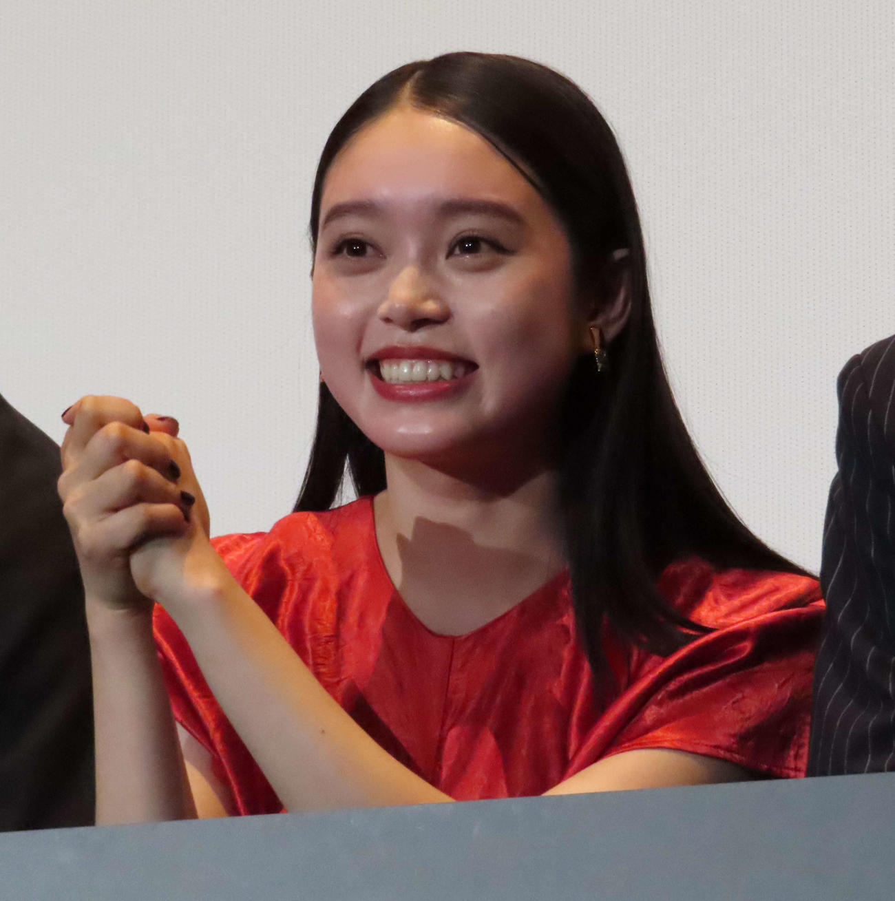 初の単独主演映画「ゴーストキラー」完成披露舞台あいさつに出席した■（■は高の上の口の縦棒を上下に延ばす）石あかり