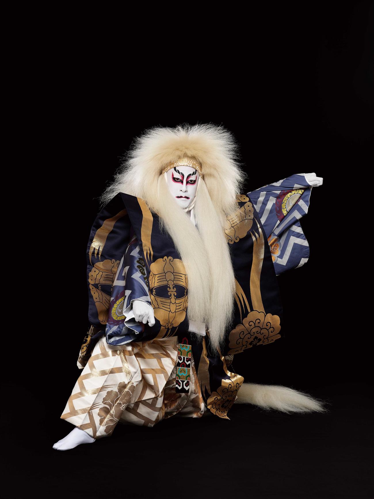 尾上右近が勤める「春興鏡獅子」の獅子の精（撮影：岡本隆史）