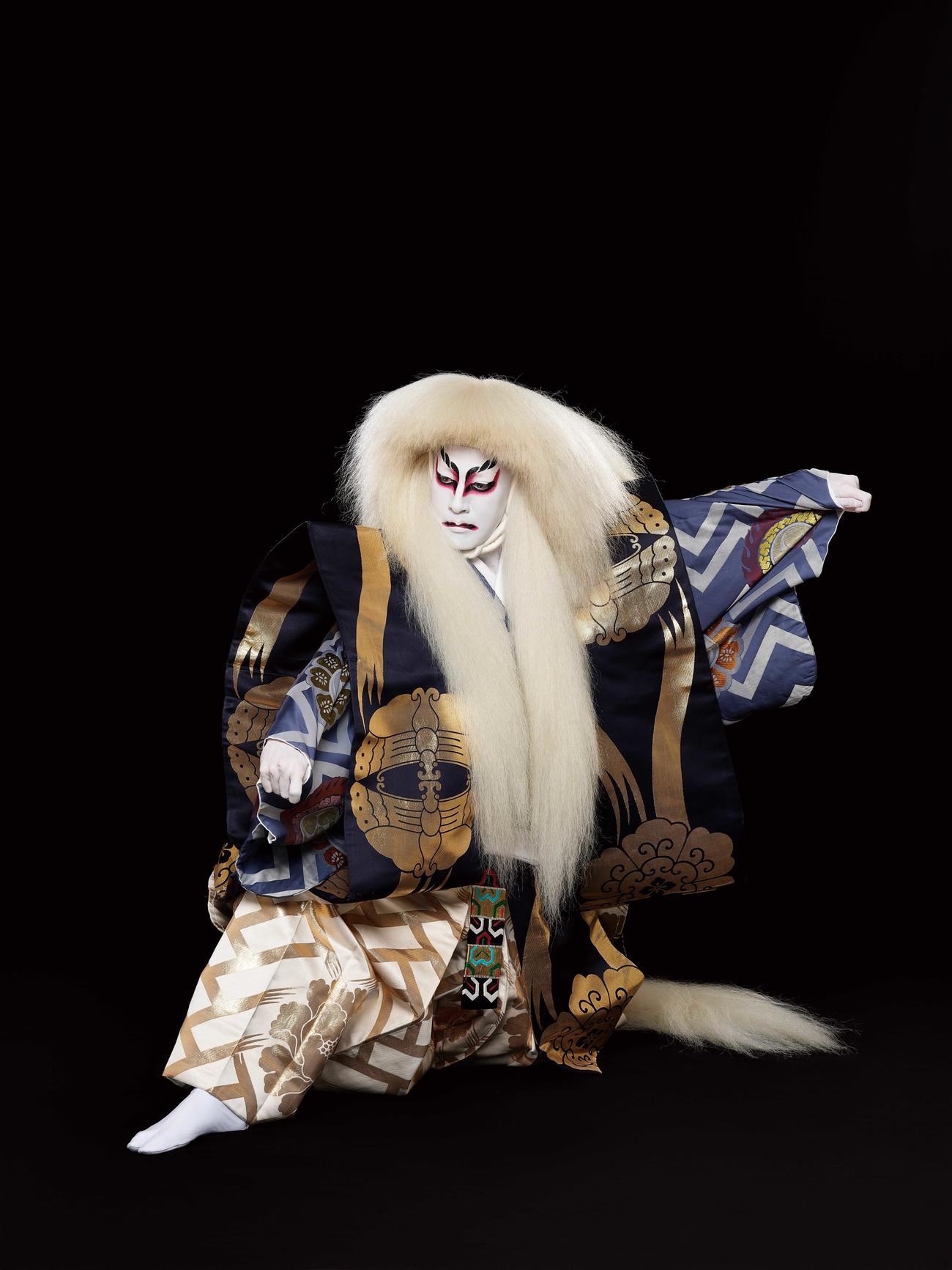 尾上右近が勤める「春興鏡獅子」の獅子の精（撮影：岡本隆史）