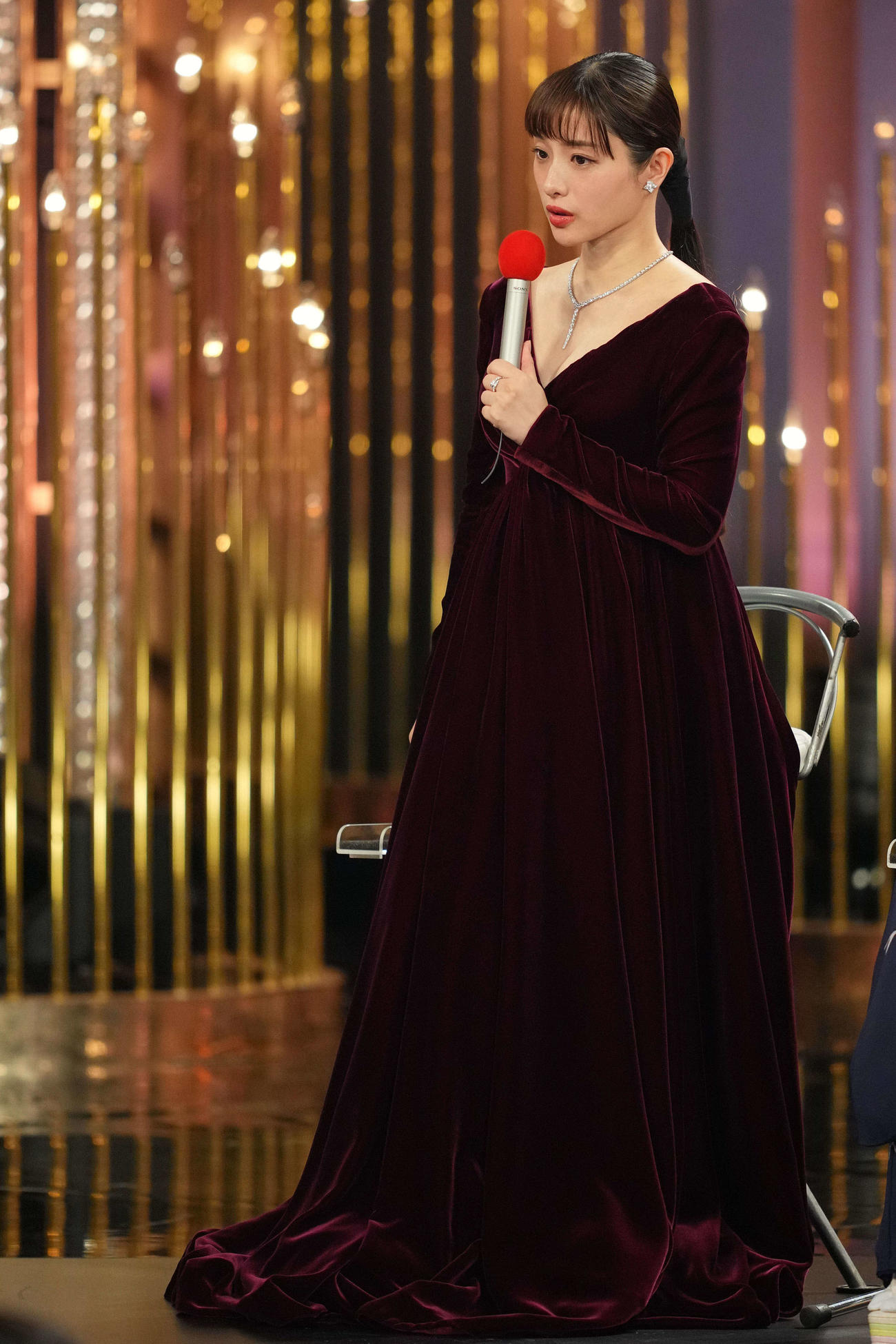 優秀主演女優賞の壇上で話す石原さとみ（撮影・横山健太）