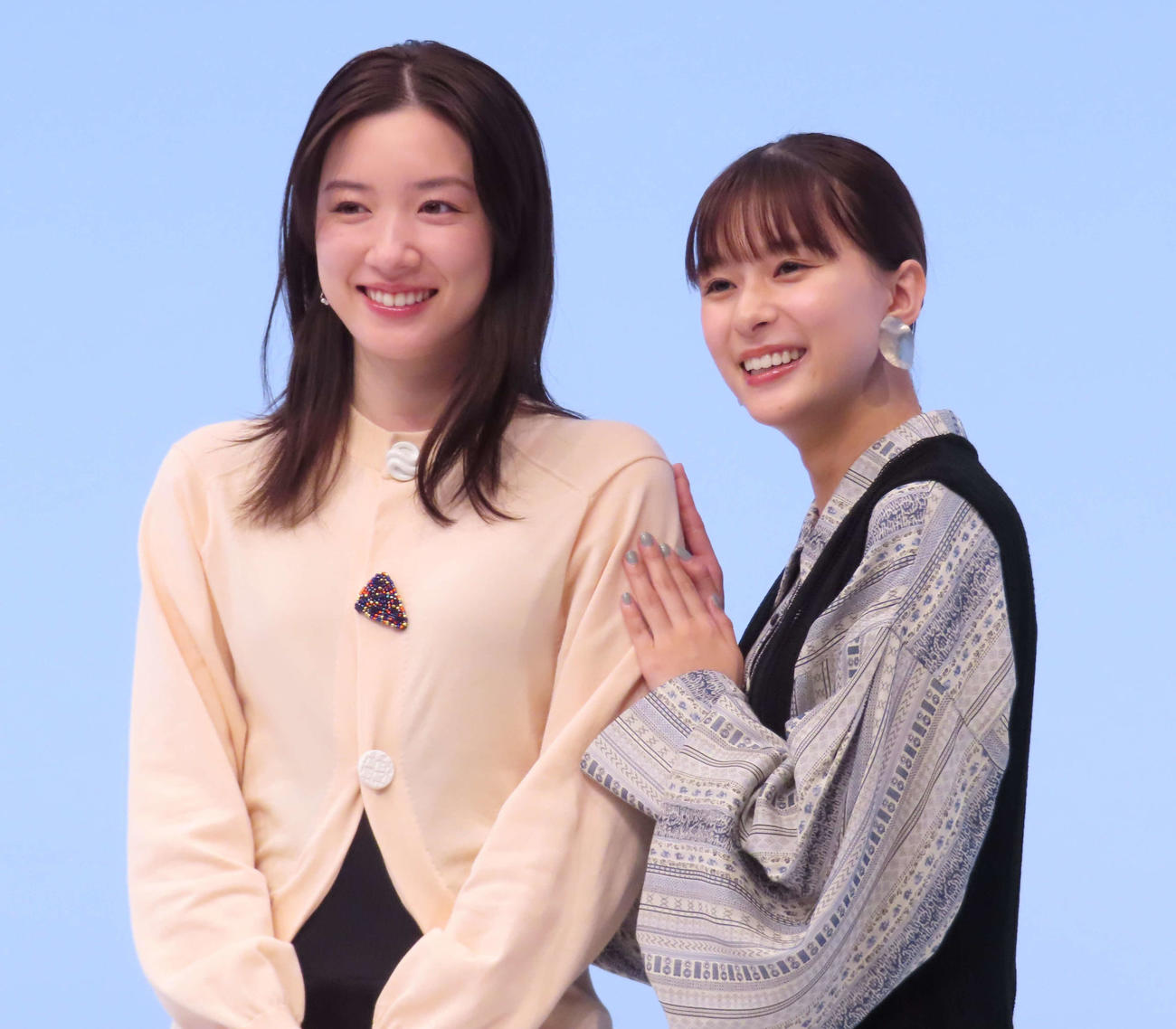 テレビ東京開局60周年特別企画ドラマスペシャル「晴れたらいいね」トークイベントに出席した永野芽郁（左）と芳根京子