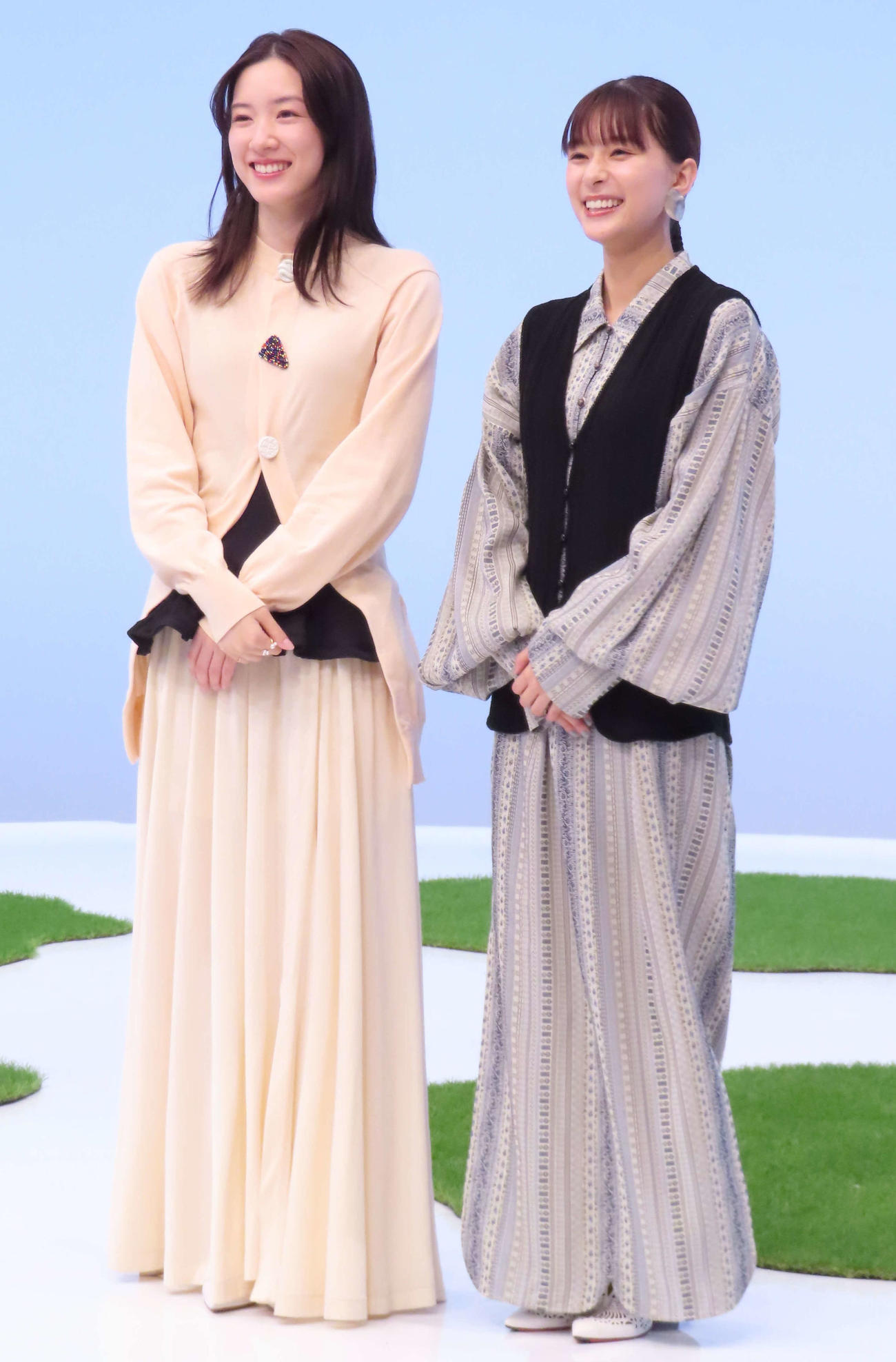 テレビ東京開局60周年特別企画ドラマスペシャル「晴れたらいいね」トークイベントに出席した永野芽郁（左）と芳根京子