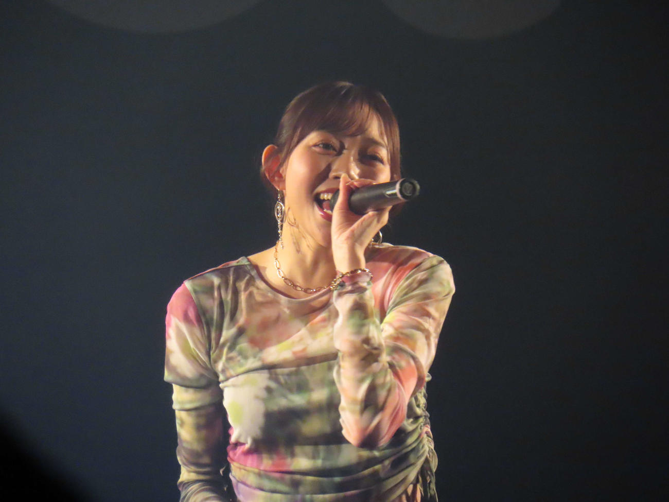 ラストライブでパフォーマンスするet－アンド－の野島樺乃
