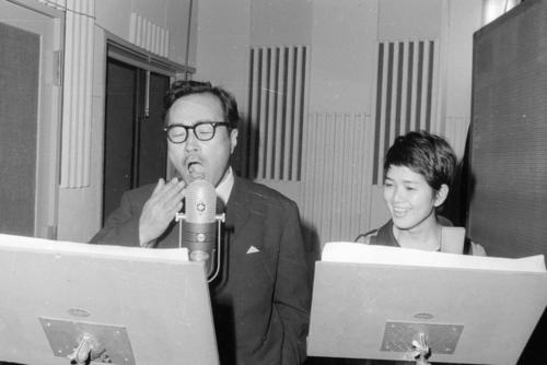 64年4月、TBS「七人の孫」で祖父と孫娘で共演している森繁久弥さんといしだあゆみさん
