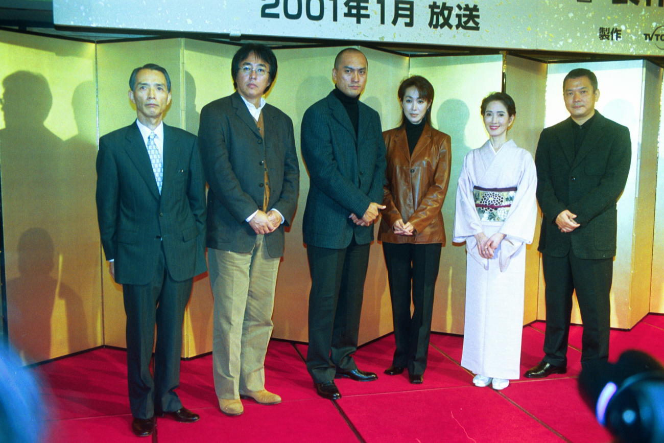 テレビ東京「人間の証明」制作発表に出席した、左から森村誠一、清水有生、渡辺謙、高島礼子、いしだあゆみさん、井坂聡監督