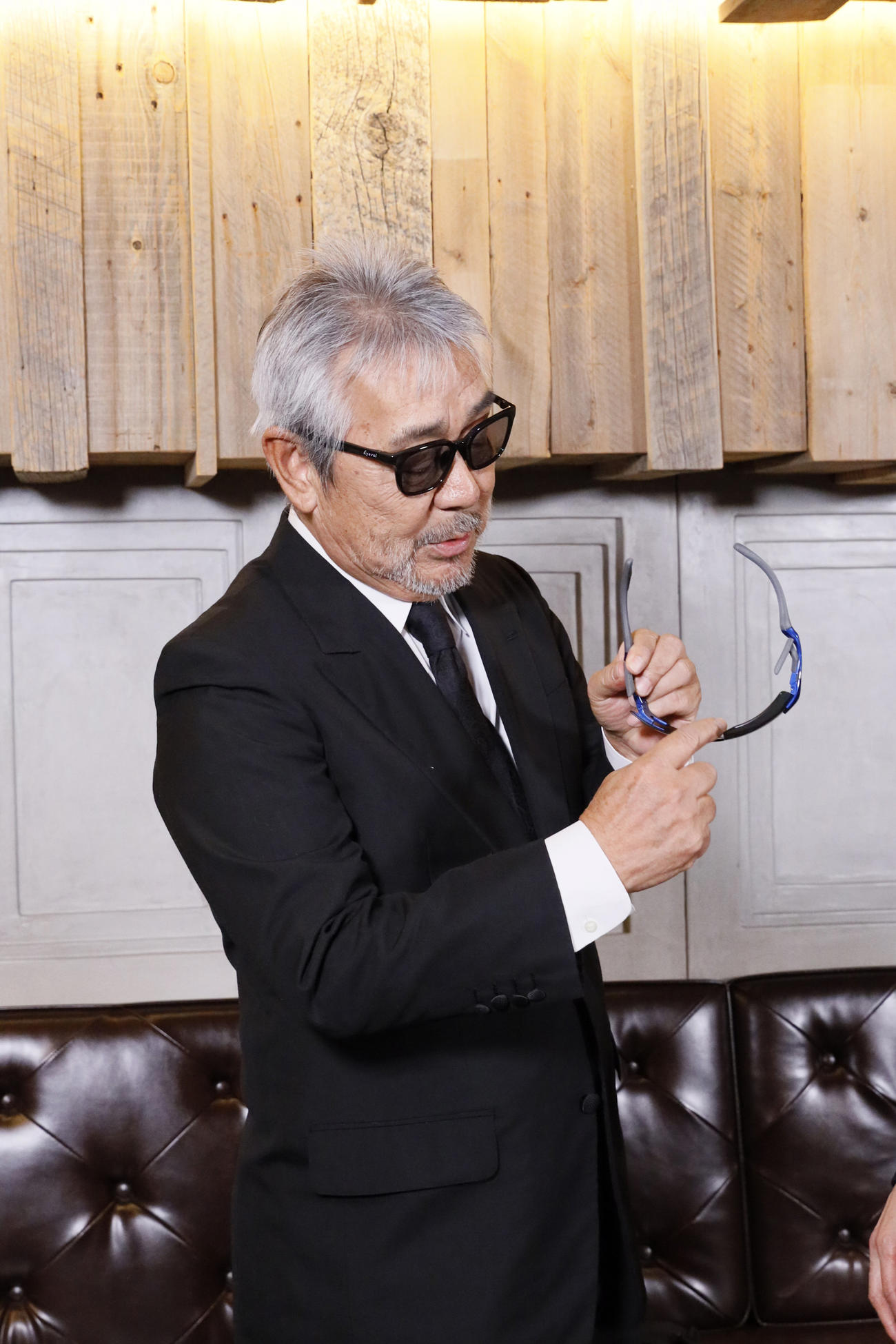 「小倉智昭さんお別れの会」に出席し、取材に応じる寺尾聰