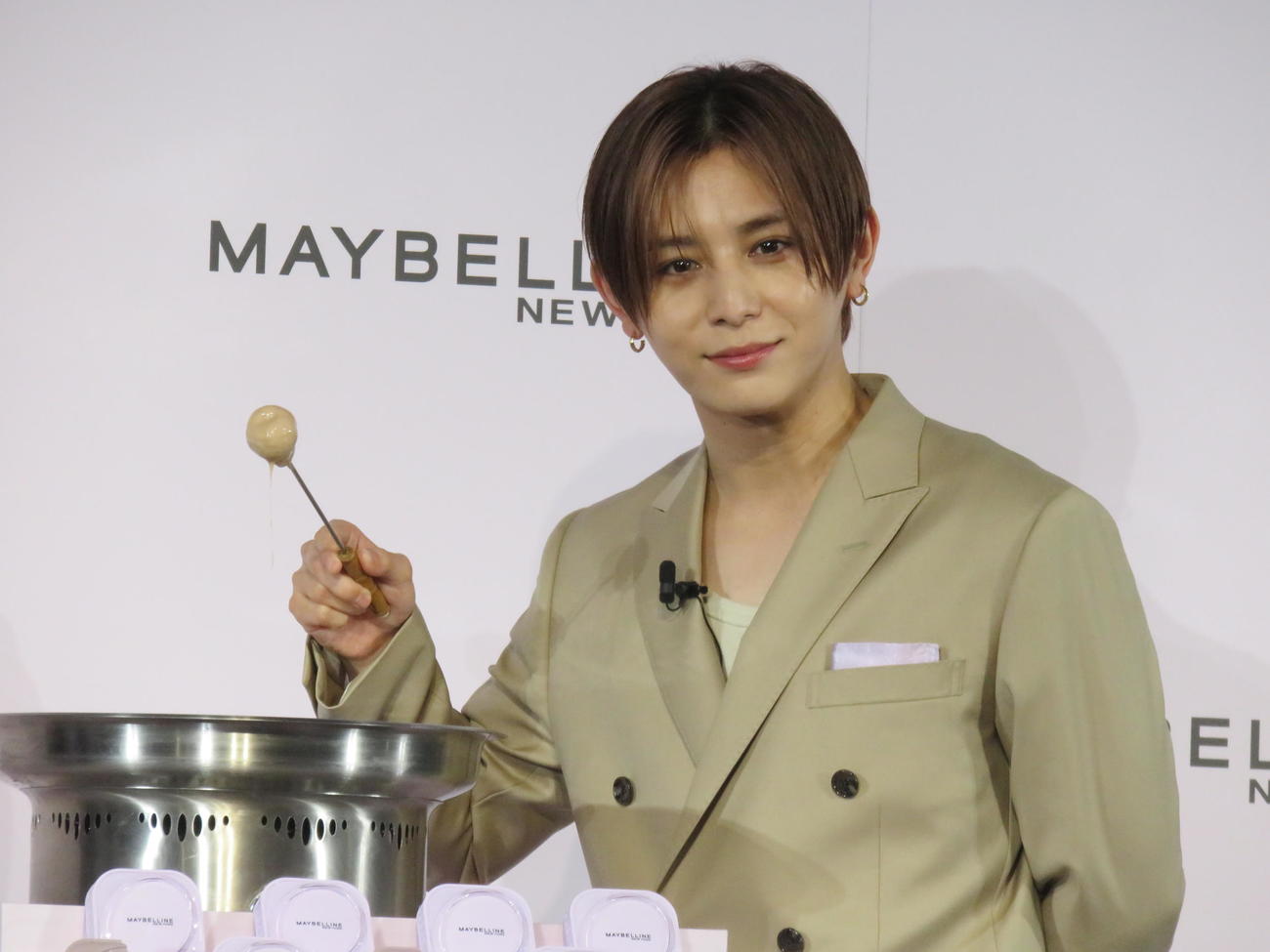 大好物のいちごを、チョコフォンデュならぬチョコファンデュした山田涼介
