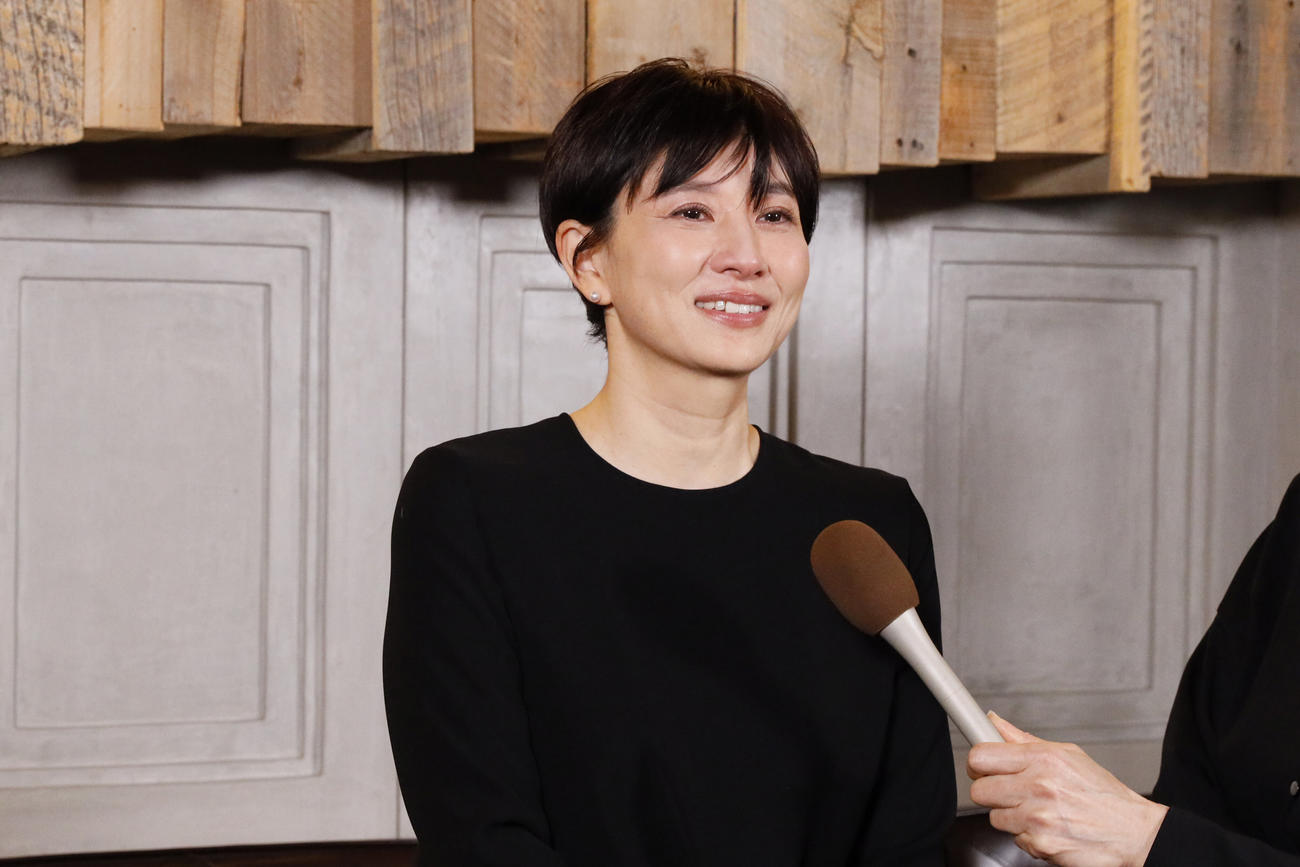 「小倉智昭さんお別れの会」に出席し、取材に応じる菊川怜