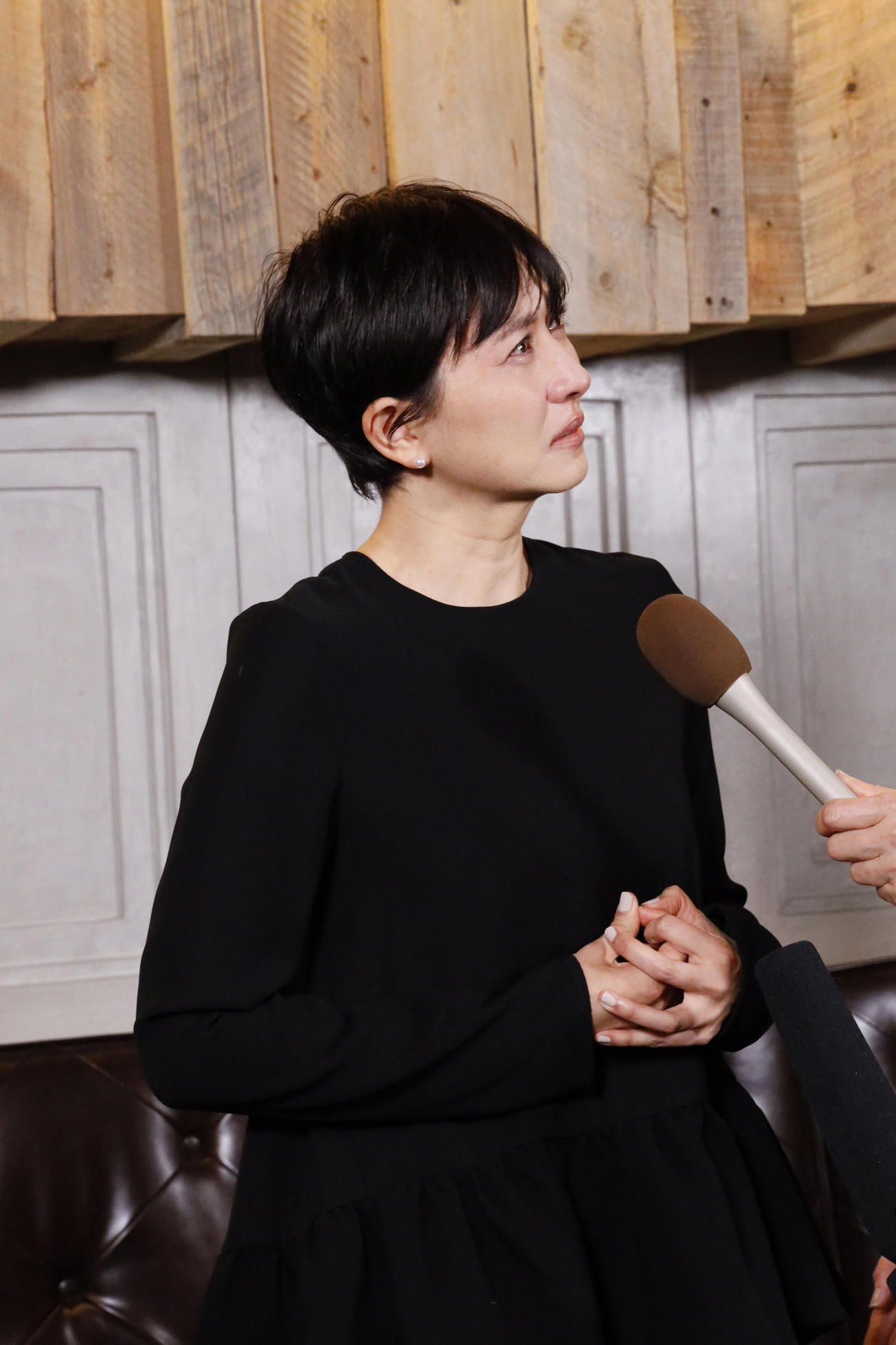 「小倉智昭さんお別れの会」に出席し、取材に応じる菊川怜