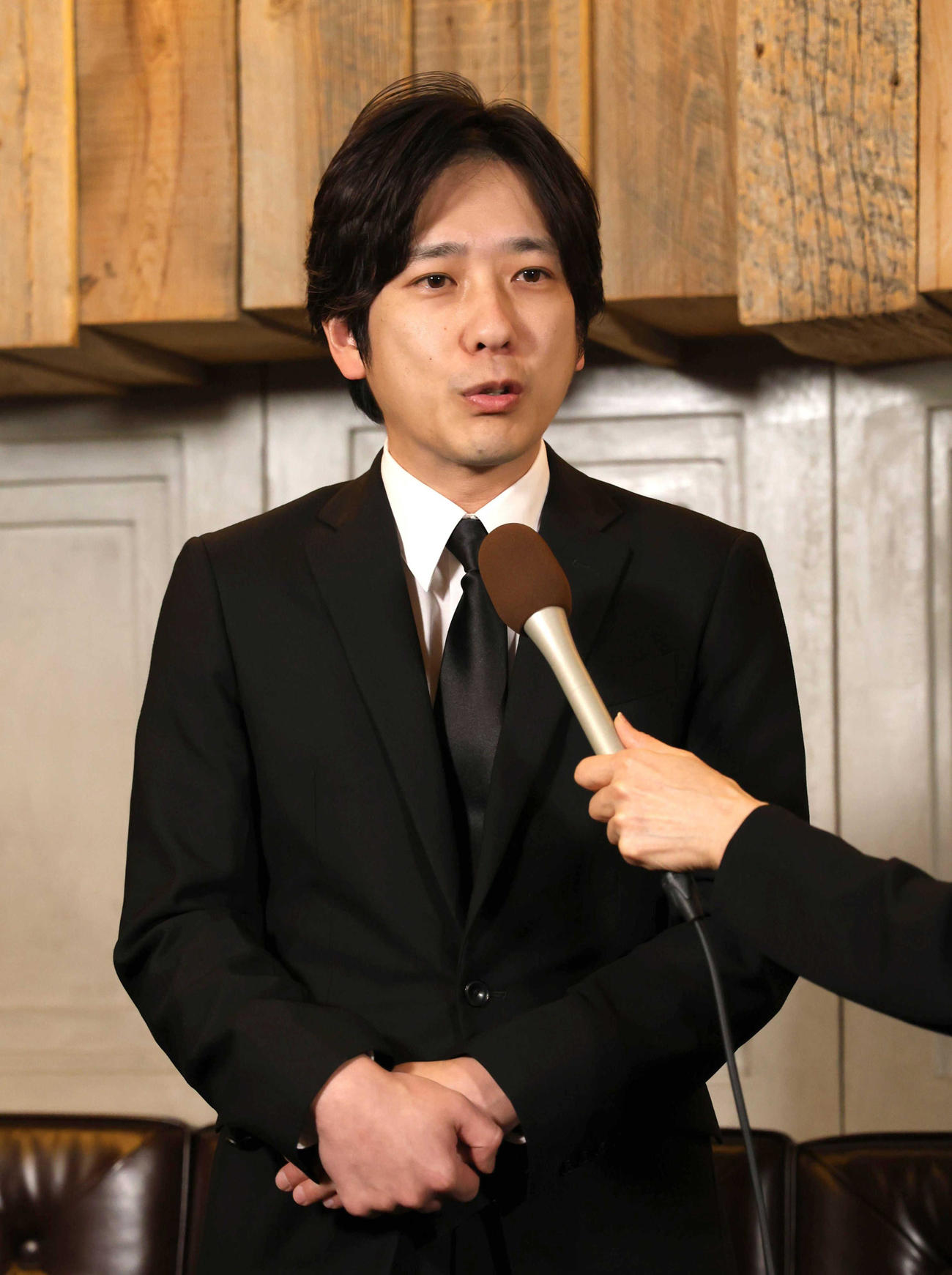 小倉智昭さんとの思い出を話す二宮和也（代表撮影）
