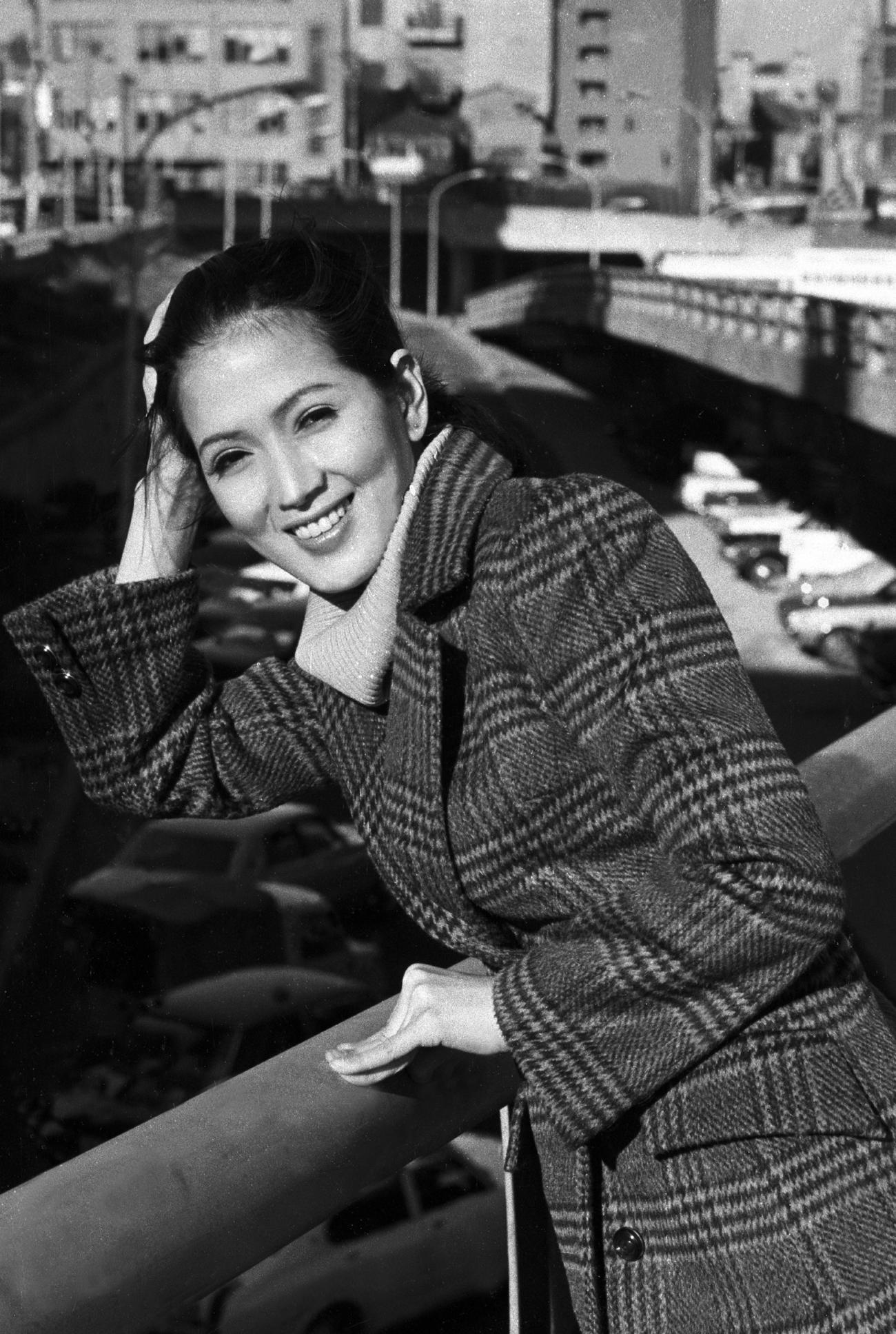 74年3月、日刊スポーツ東京を来社したいしだあゆみさん