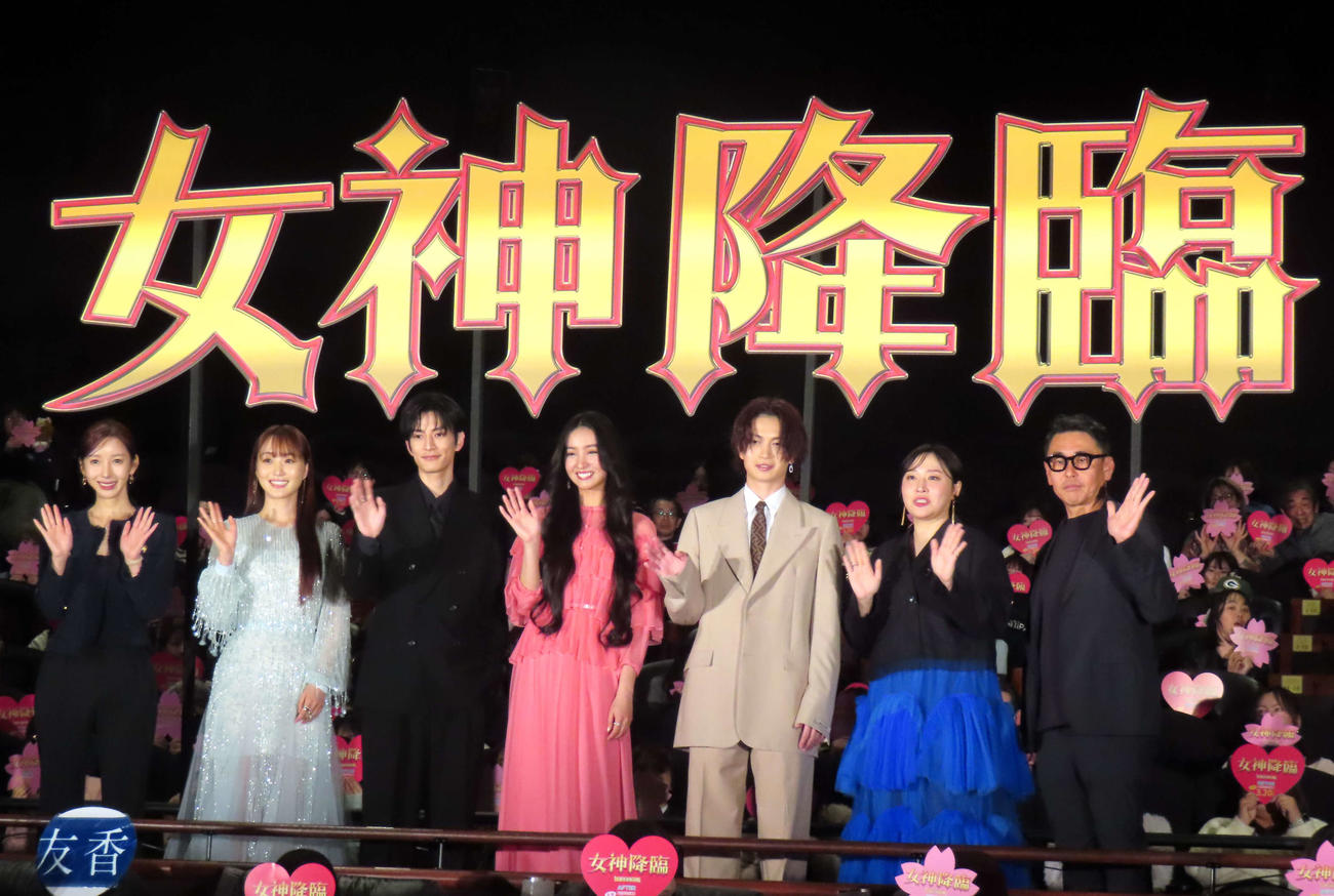 映画「女神降臨　Before　高校デビュー編」初日舞台あいさつに登壇した、左からyaongyi氏、菅井友香、渡邊圭祐、Koki，、綱啓永、丸山礼、星野和成監督