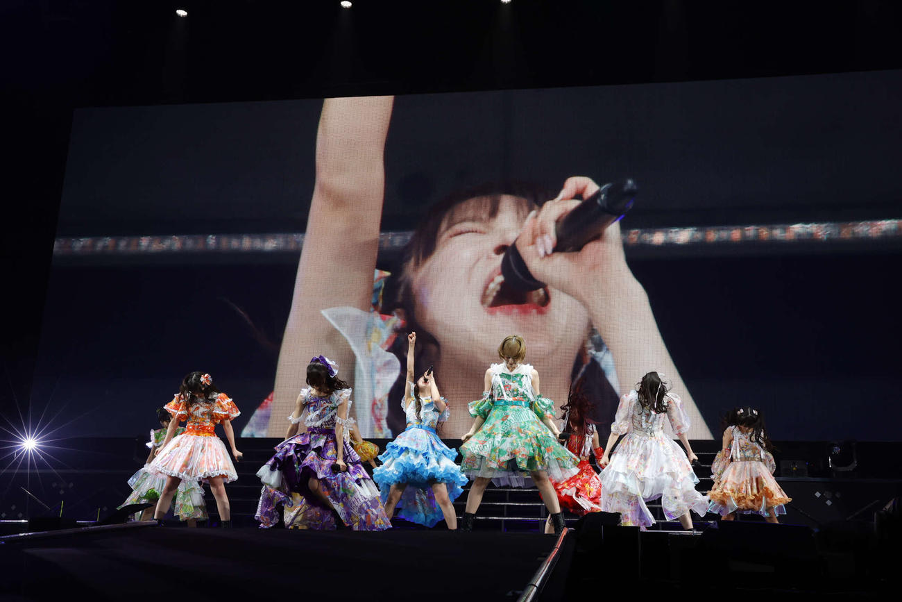 「大学芸祭　2025　～LOVE　＆　BRAVE～」でパフォーマンスする私立恵比寿中学