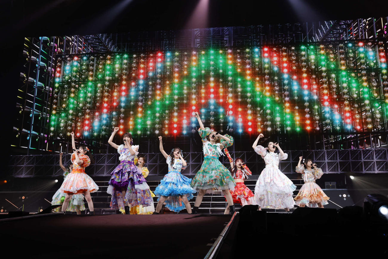 「大学芸祭　2025　～LOVE　＆　BRAVE～」でパフォーマンスする私立恵比寿中学