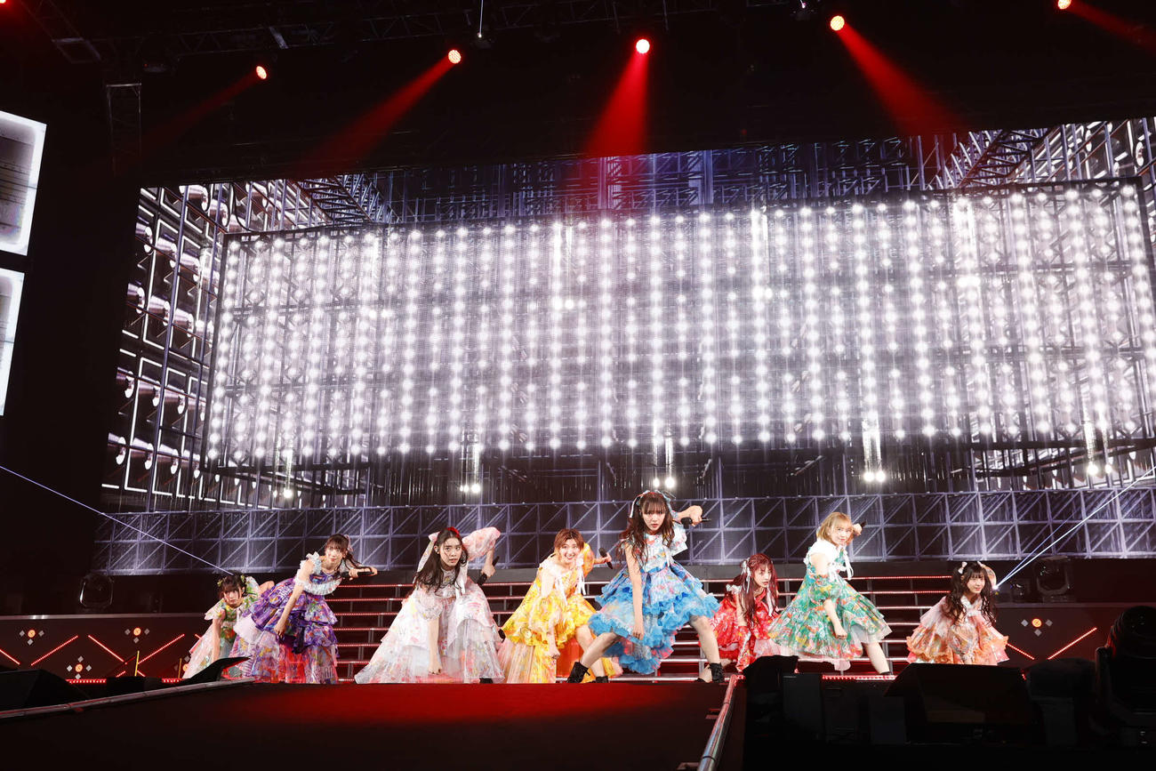 「大学芸祭　2025　～LOVE　＆　BRAVE～」でパフォーマンスする私立恵比寿中学