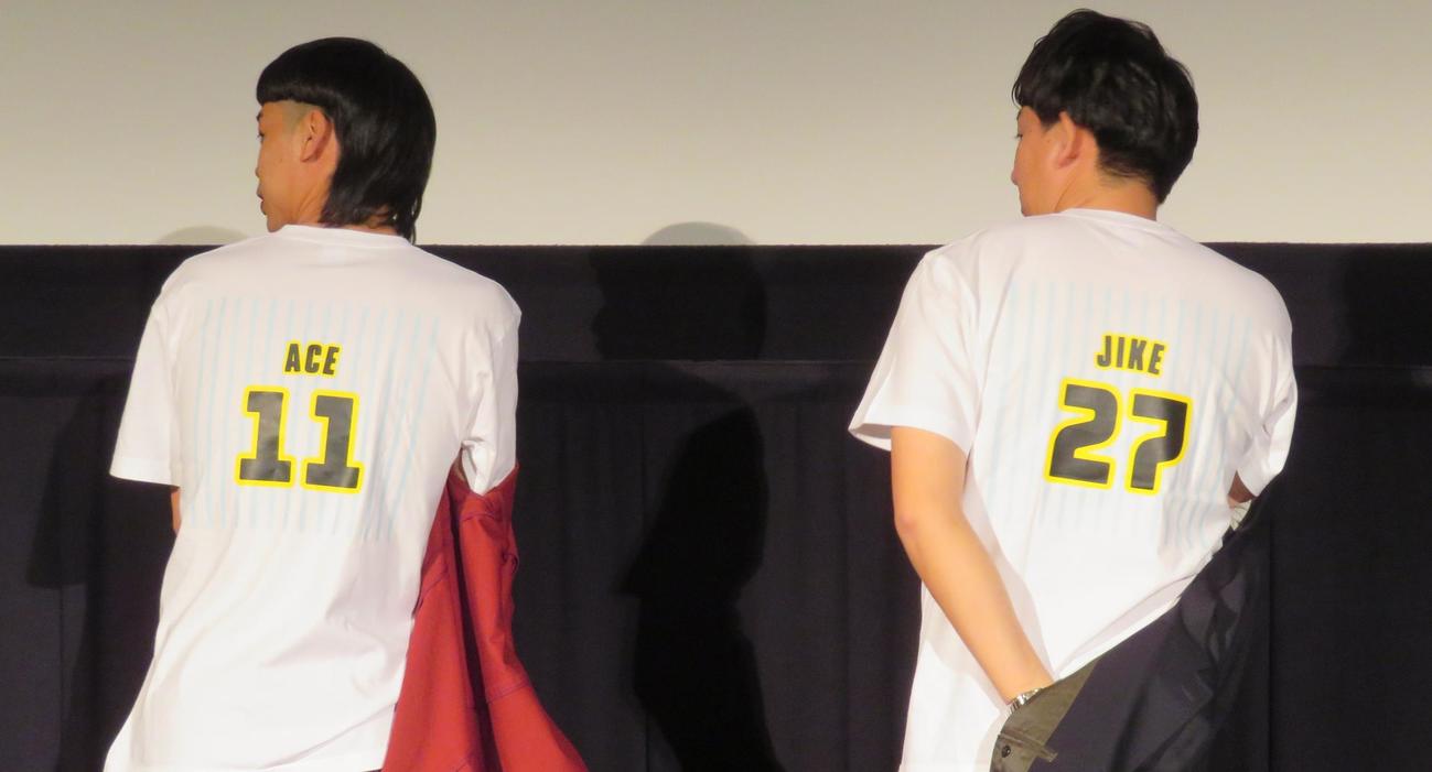 アニメ映画「きかんしゃトーマス　ぼくのたいせつなともだち」の試写会イベントに参加したバッテリィズのエース（左）と寺家
