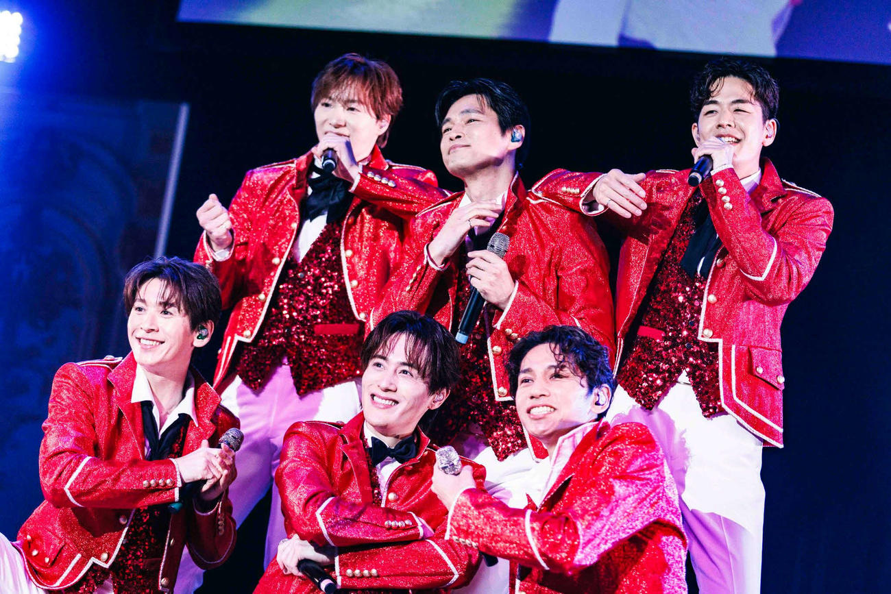 「SHOW－WA 1st TOUR　－君の王子様－」東京公演を開催したSHOW－WA。後列左から塩田将己、青山隼、井筒雄太。前列左から寺田真二郎、向山毅、山本佳志