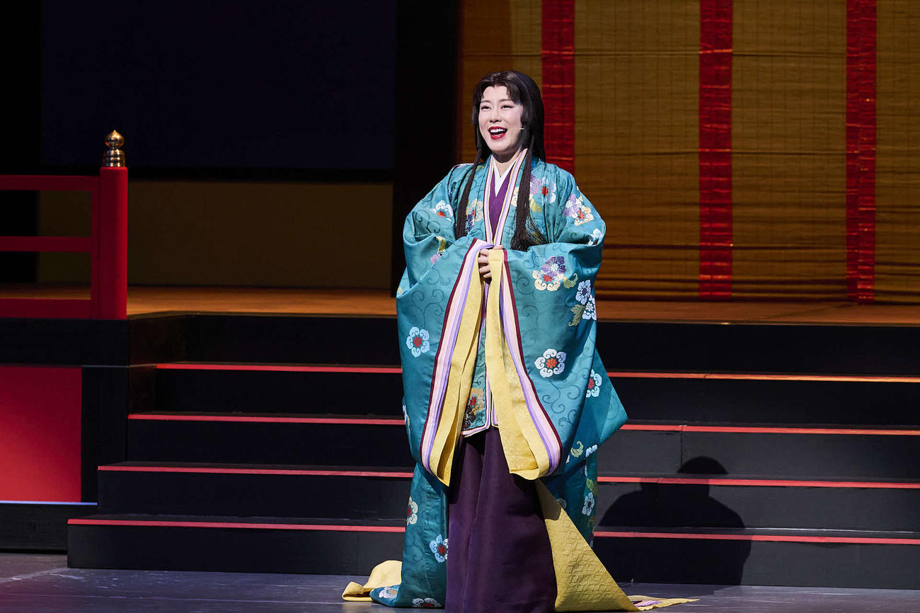 初の座長公演でかぐや姫を演じる丘みどり（C）撮影：高村直希