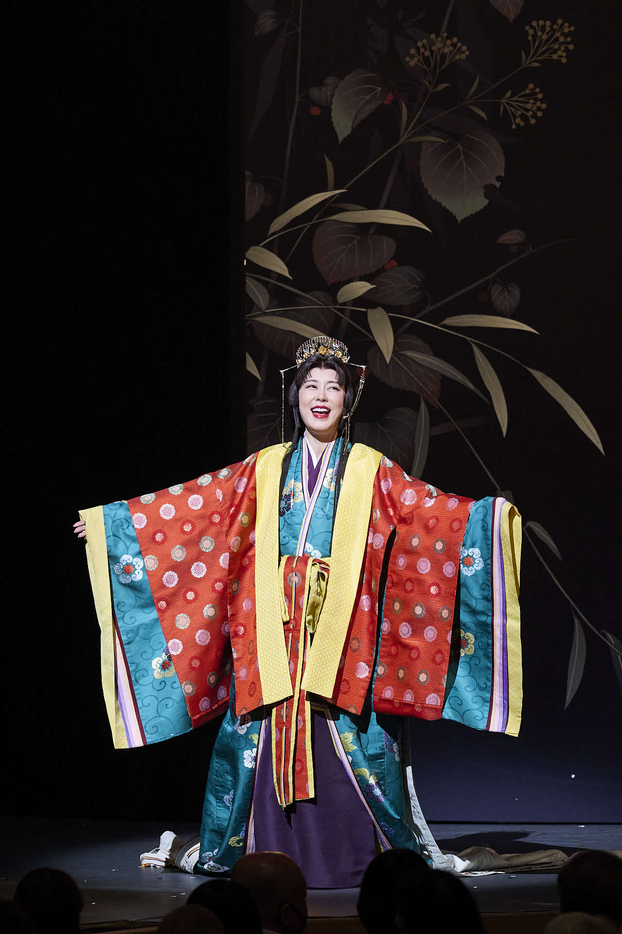 初の座長公演でかぐや姫を演じる丘みどり（C）撮影：高村直希