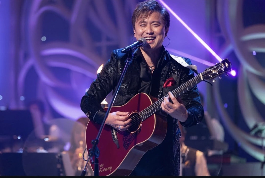 BS朝日「人生、歌がある」で「Rock'n roll Magic」を熱唱するケニー大倉