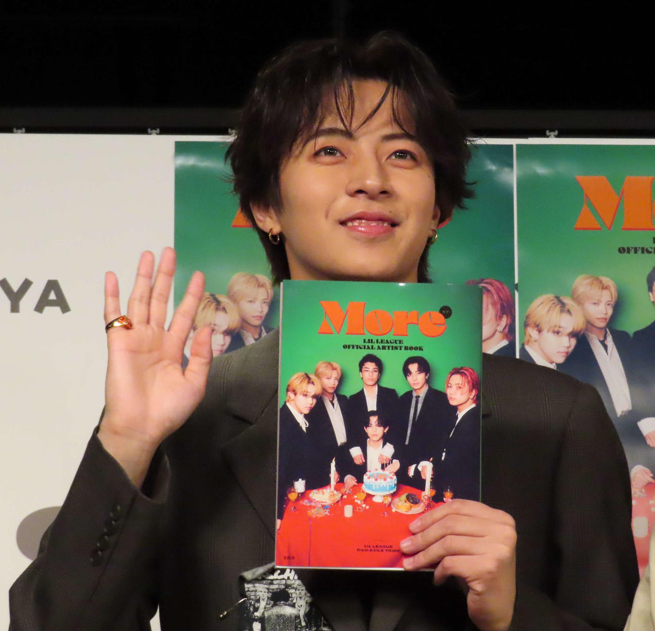 アーティストブック「LIL LEAGUE OFFICIAL ARTIST BOOK More」発売記念イベントに出席した中村竜大