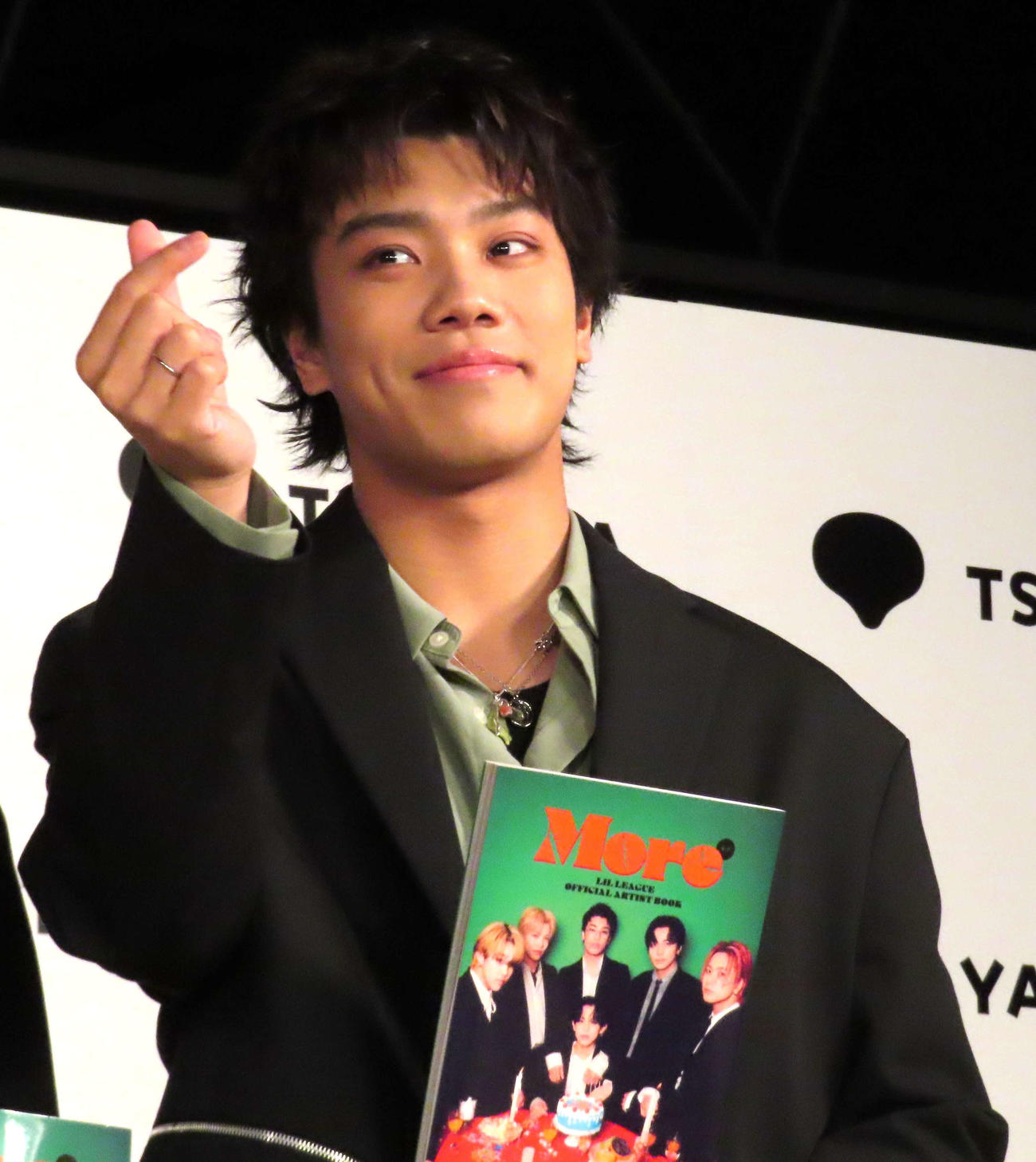 アーティストブック「LIL LEAGUE OFFICIAL ARTIST BOOK More」発売記念イベントに出席した岩城星那