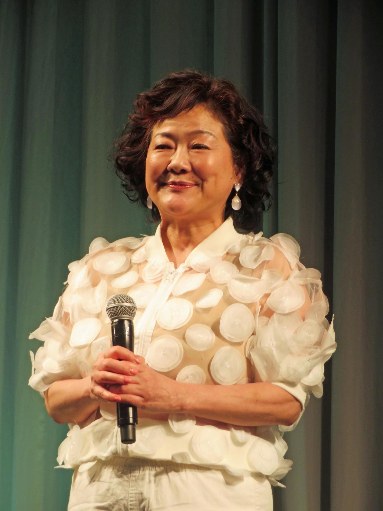 「デジモン25周年超進化ステージ」に出席した、左から坂本千夏