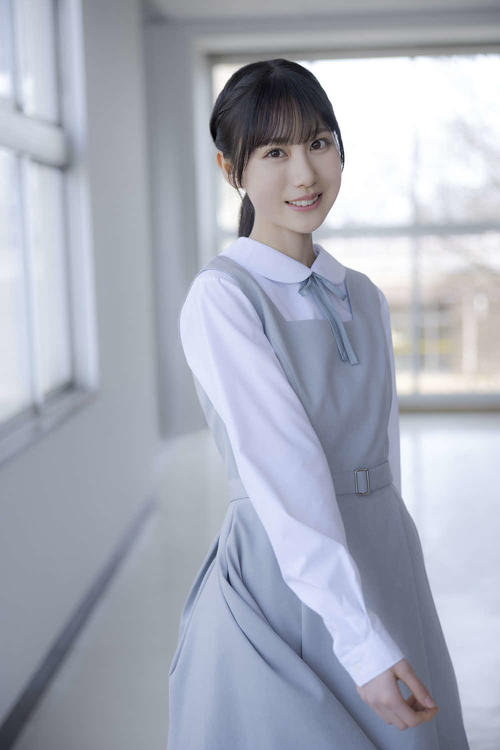 日向坂46五期生 大野愛実、鶴崎仁香の撮り下ろし制服ショット＆手書き