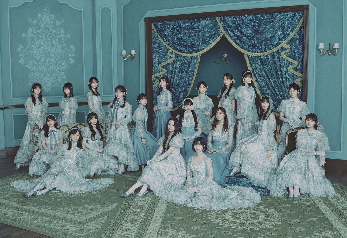 新曲「ネーブルオレンジ」をリリースする乃木坂46。ダブルセンターは井上和（中央手前左）と中西アルノ（同右）
