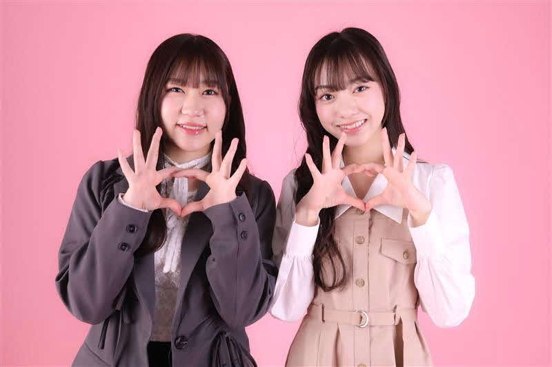 PINK PRETZEL（ピンクプレッツェル）の鈴木夢（左）、鎌田英怜奈（2025年3月撮影）