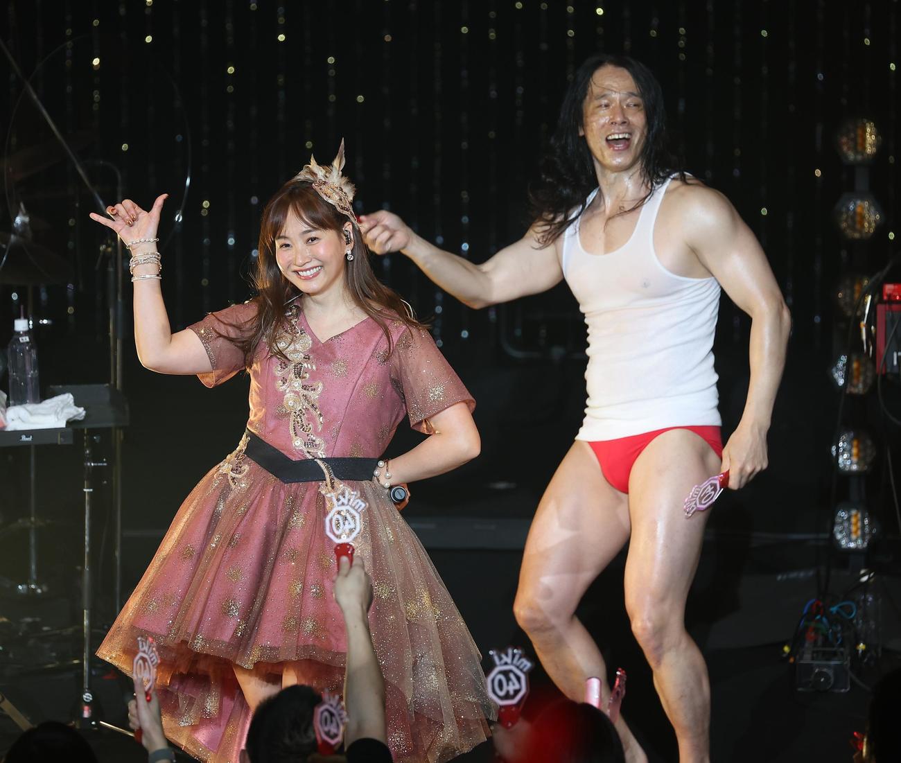 庄司智春（右）と藤本美貴（2025年2月撮影）