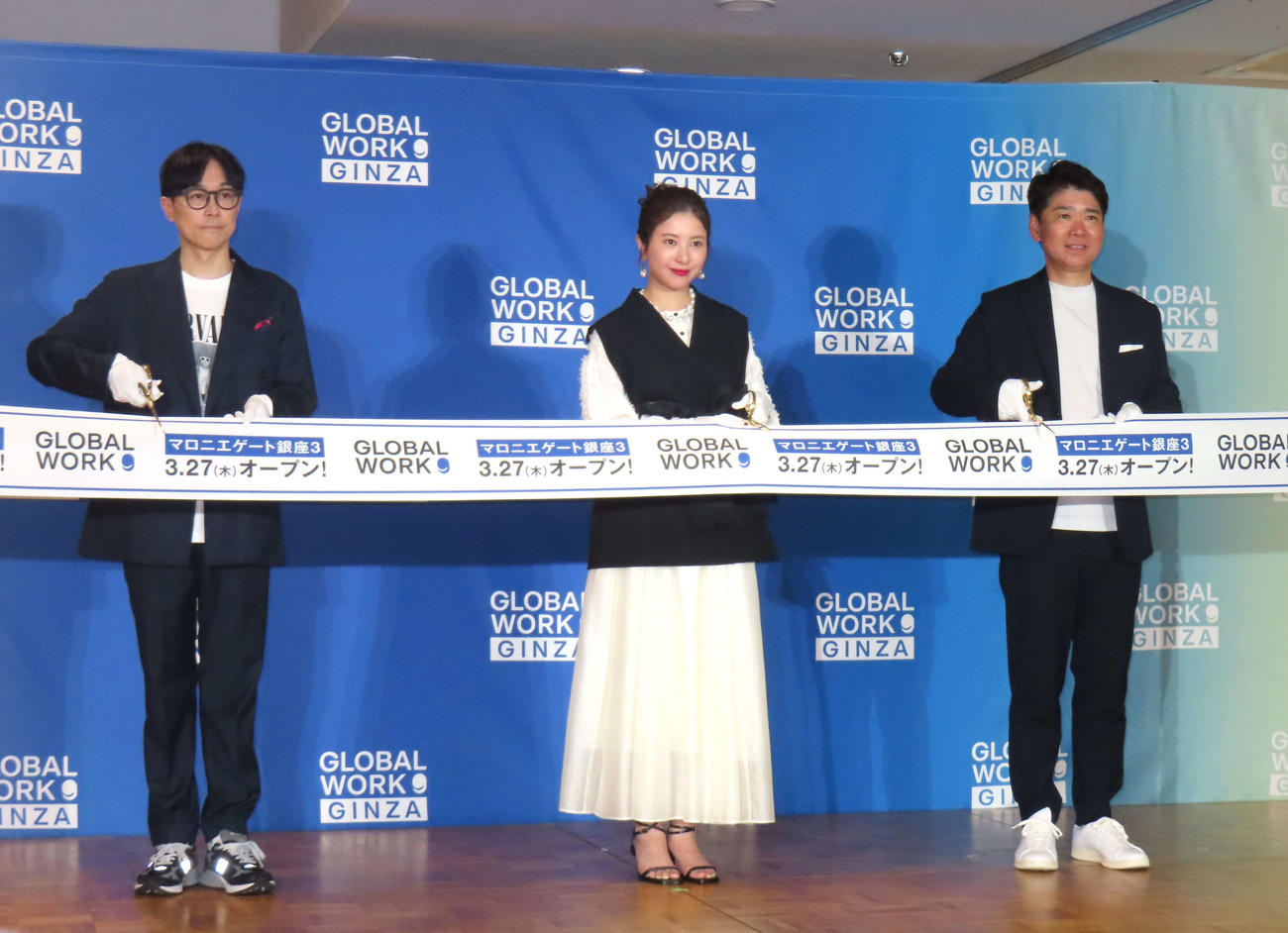 吉高由里子、自己紹介でかみ「出ばな」くじき「ぺぺぺーって」マジック愛語る“吉高節”で和ませ - 芸能写真ニュース : 日刊スポーツ