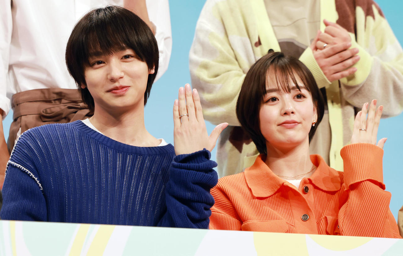 カンテレ・フジテレビ系ドラマ「パラレル夫婦」制作発表を行った伊野尾慧（左）と伊原六花（撮影・野上伸悟）